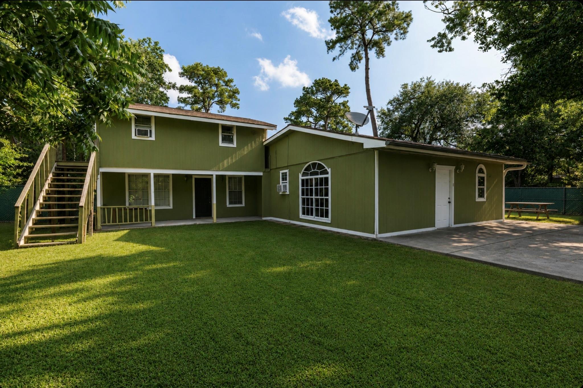 11130 Forrest Valley Dr, Houston, TX 77065