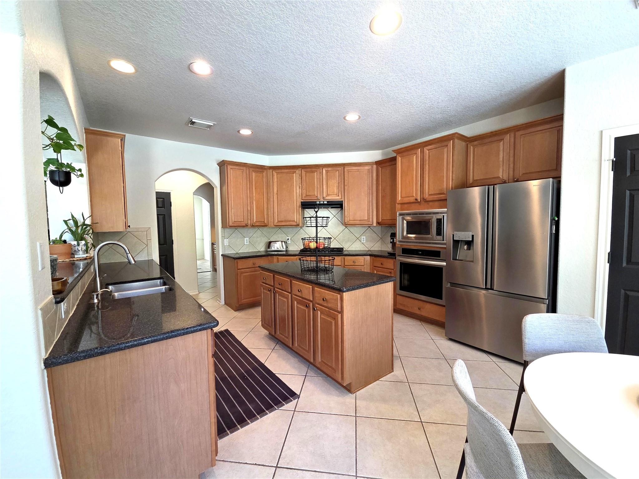 22 Columnberry Ct, Conroe, TX 77384 photo