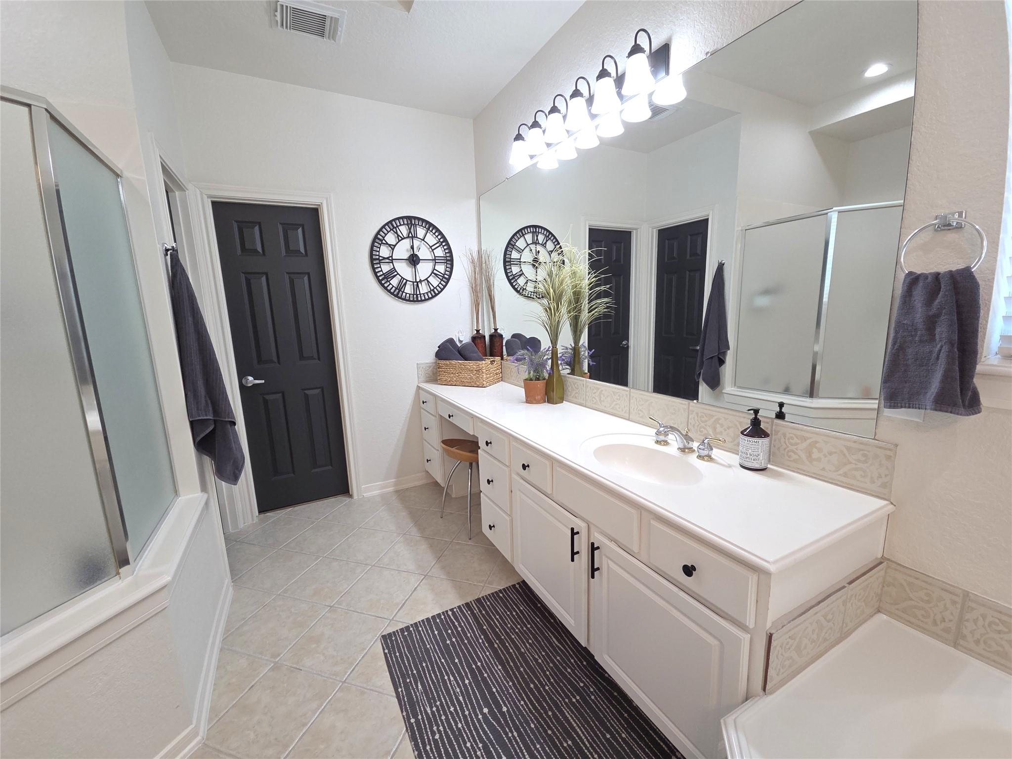 22 Columnberry Ct, Conroe, TX 77384 photo