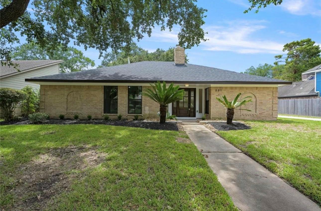 8811 Tavistock Dr, Houston, TX 77031