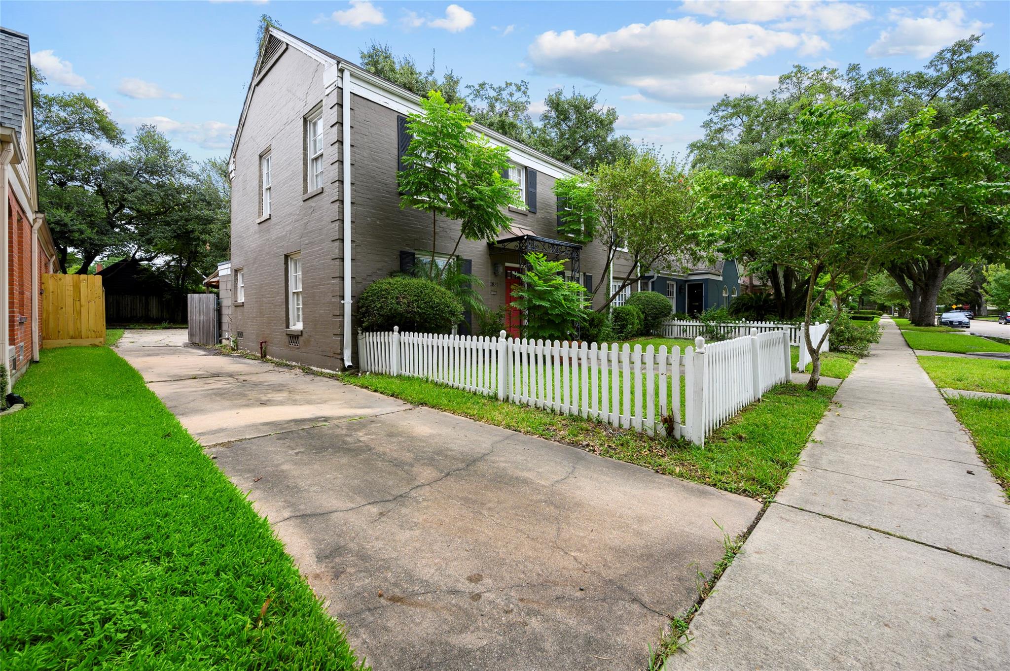 1832 Lexington St, Houston, TX 77098 photo