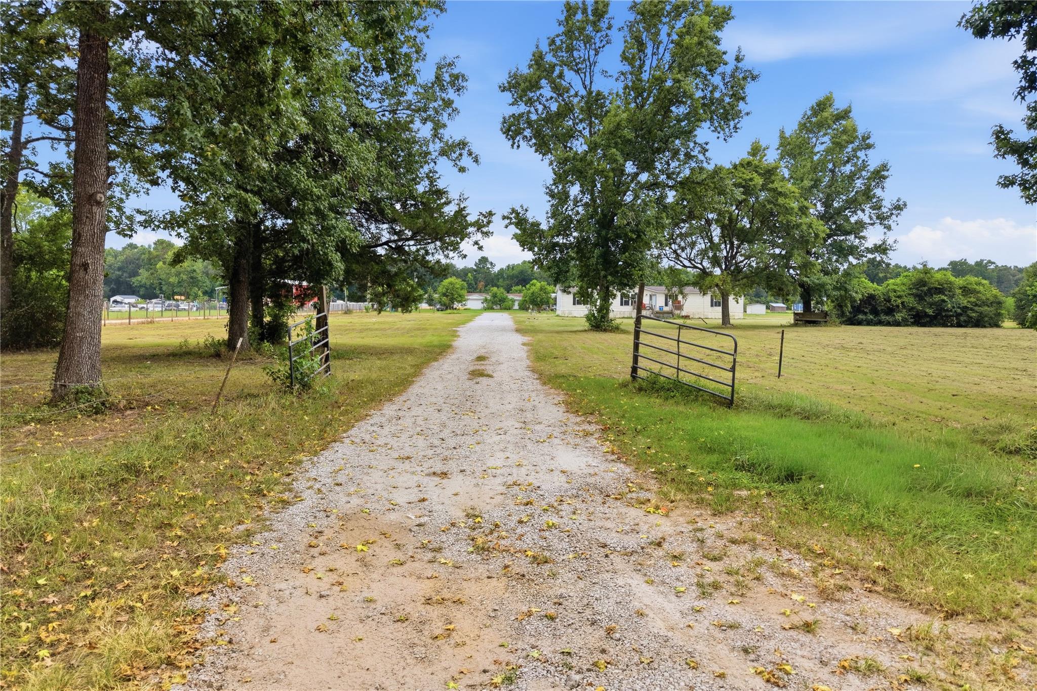 18492 Parker Rd, Cleveland, TX 77328