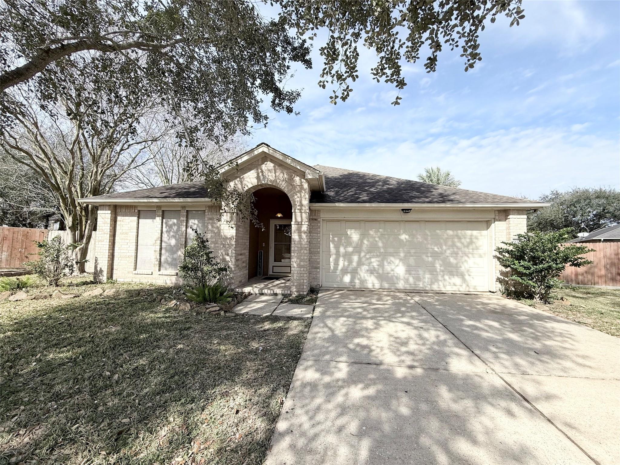 9221 Desirable Dr, La Porte, TX 77571