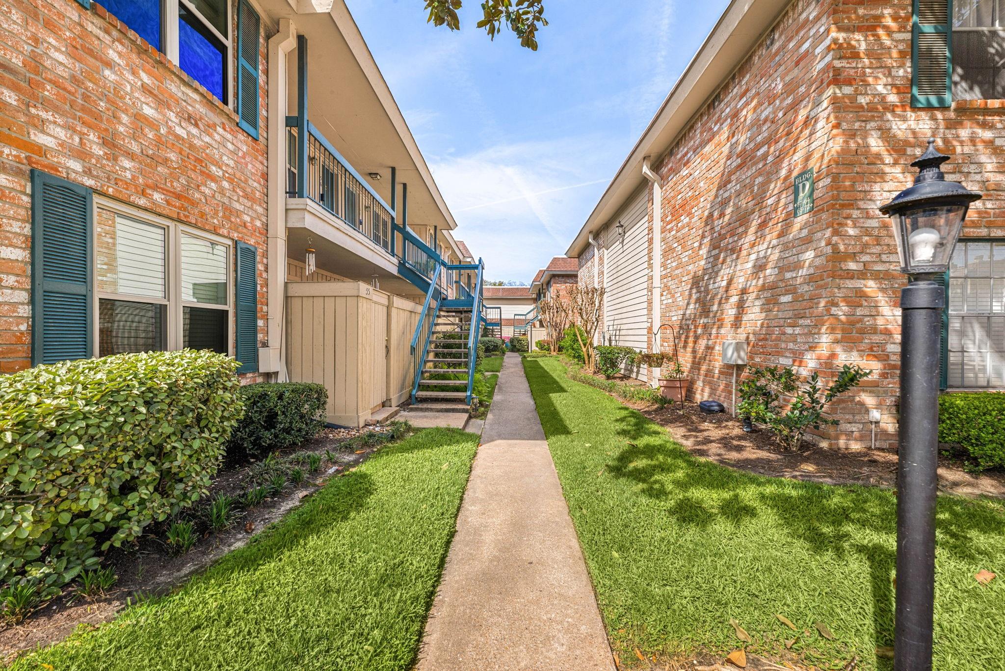 855 Augusta Dr #54, Houston, TX 77057 photo