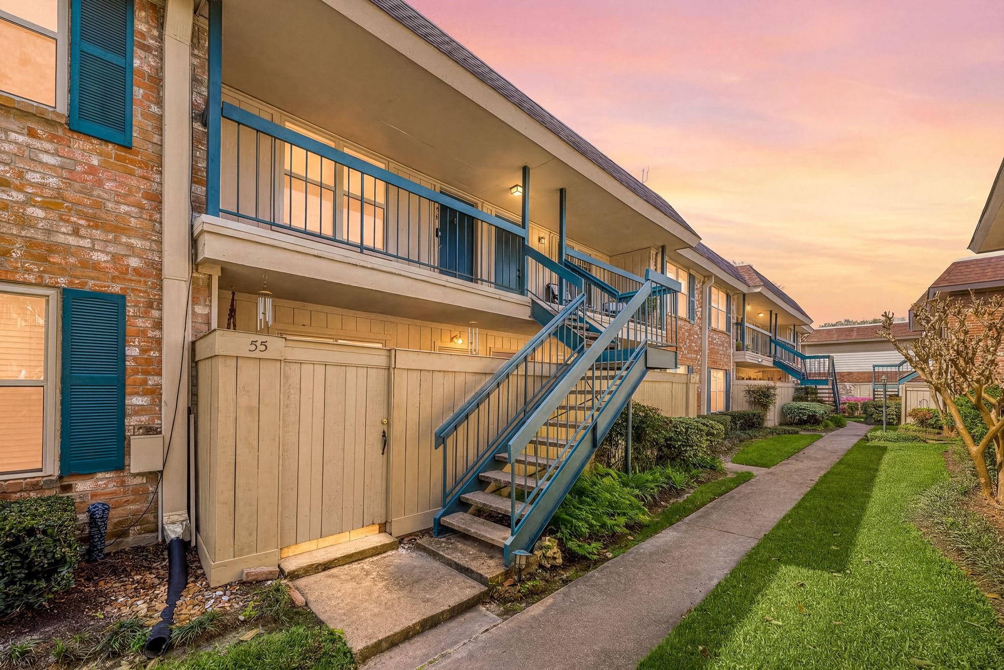 855 Augusta Dr, Houston, TX 77057