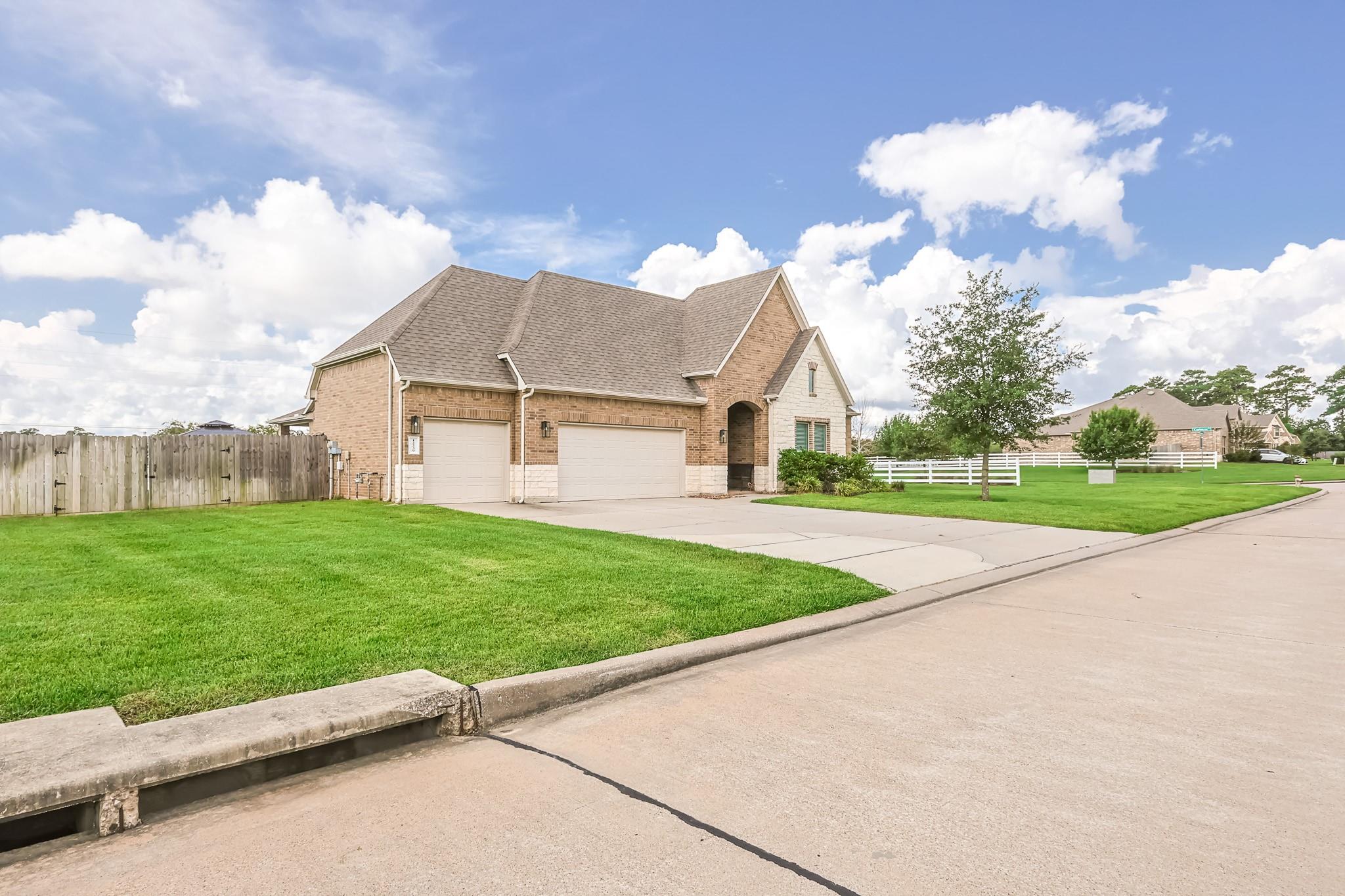 12239 Seagrape Ln, Conroe, TX 77304