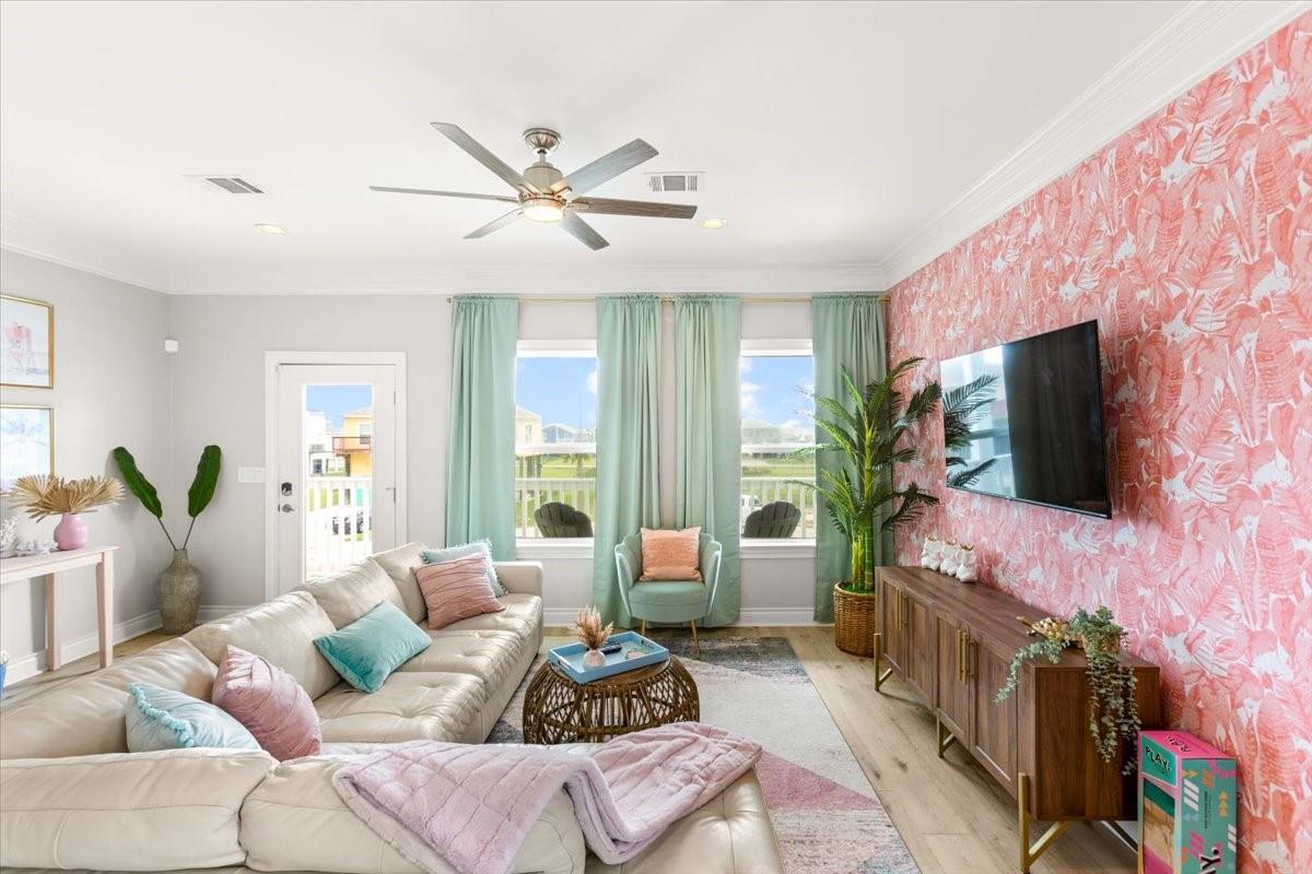 23114 Miramar Cir, Galveston, TX 77554 photo