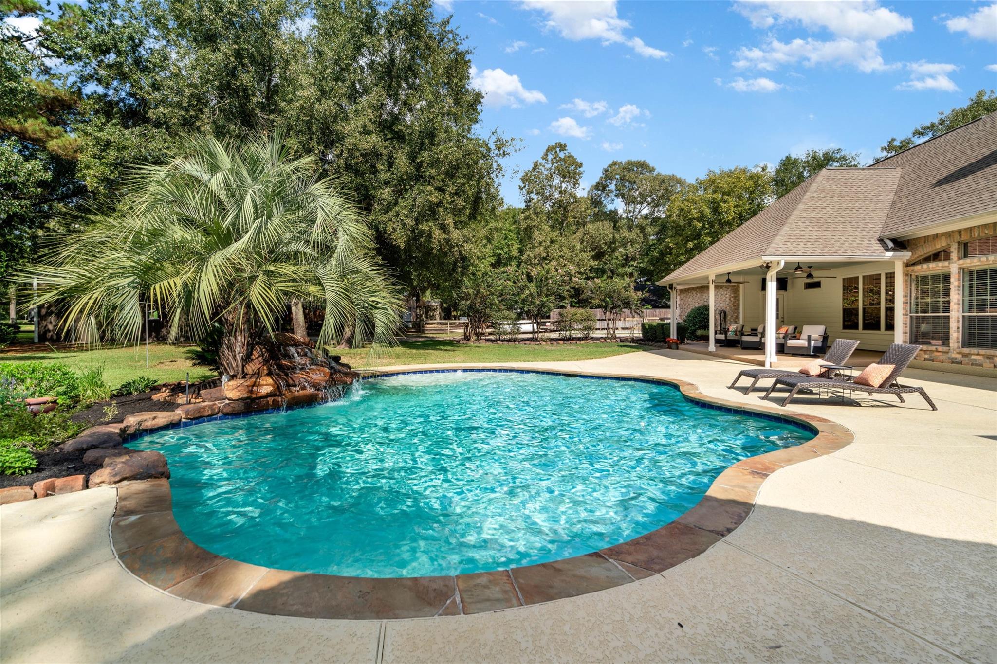 910 Commons Vista Dr, Huffman, TX 77336 photo