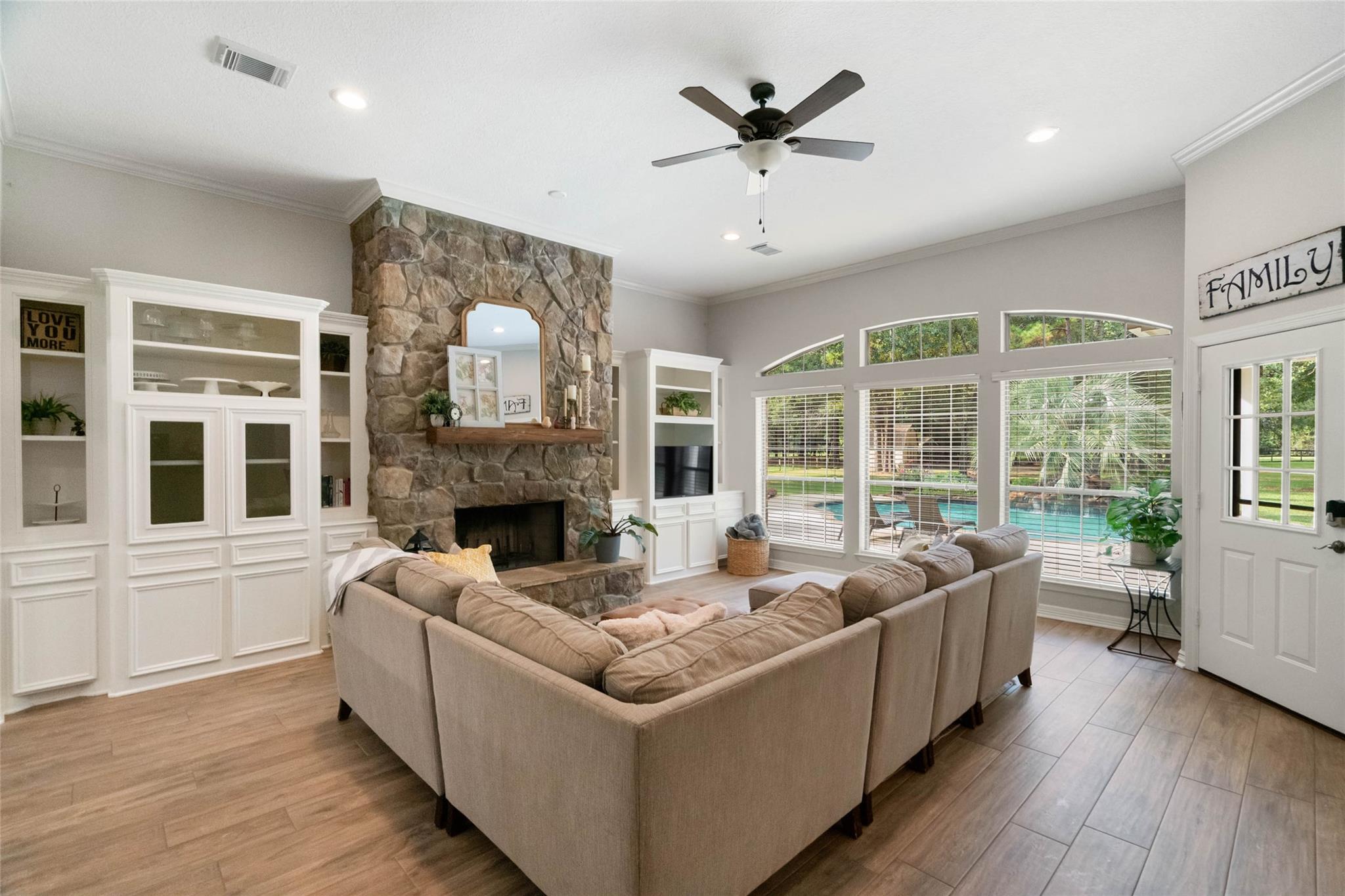 910 Commons Vista Dr, Huffman, TX 77336 photo