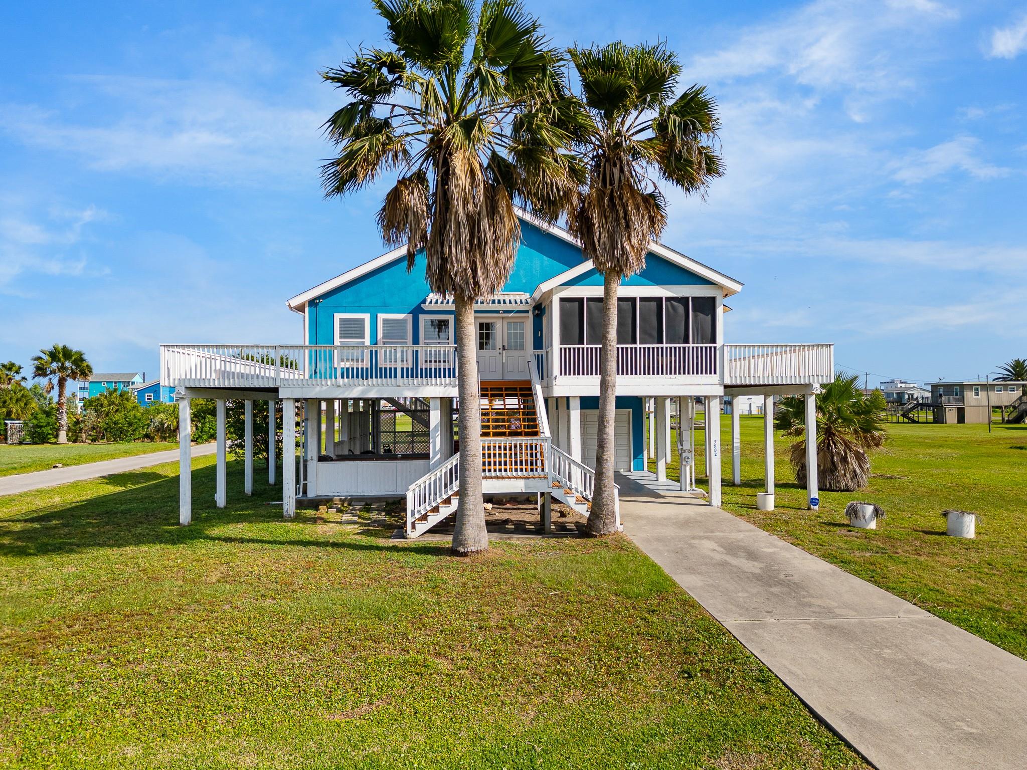 3902 3 St, Galveston, TX 77554