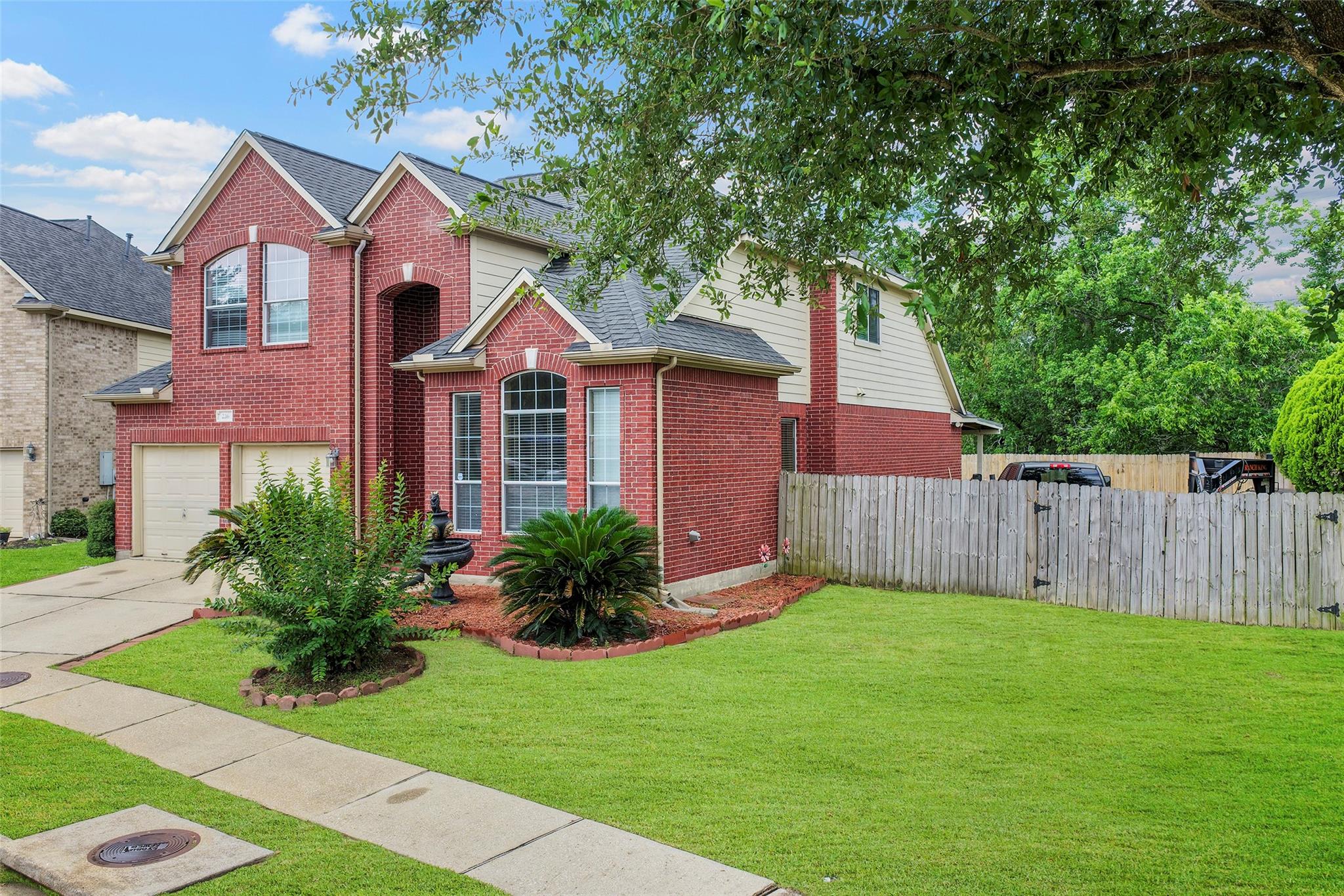 226 Persimmon Dr, Baytown, TX 77520