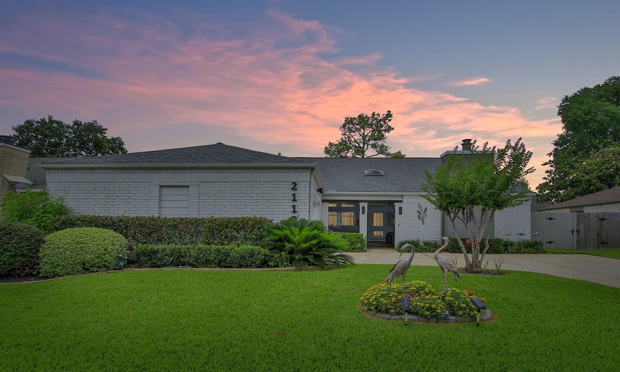 2110 Woodland Park Dr, Houston, TX 77077 photo