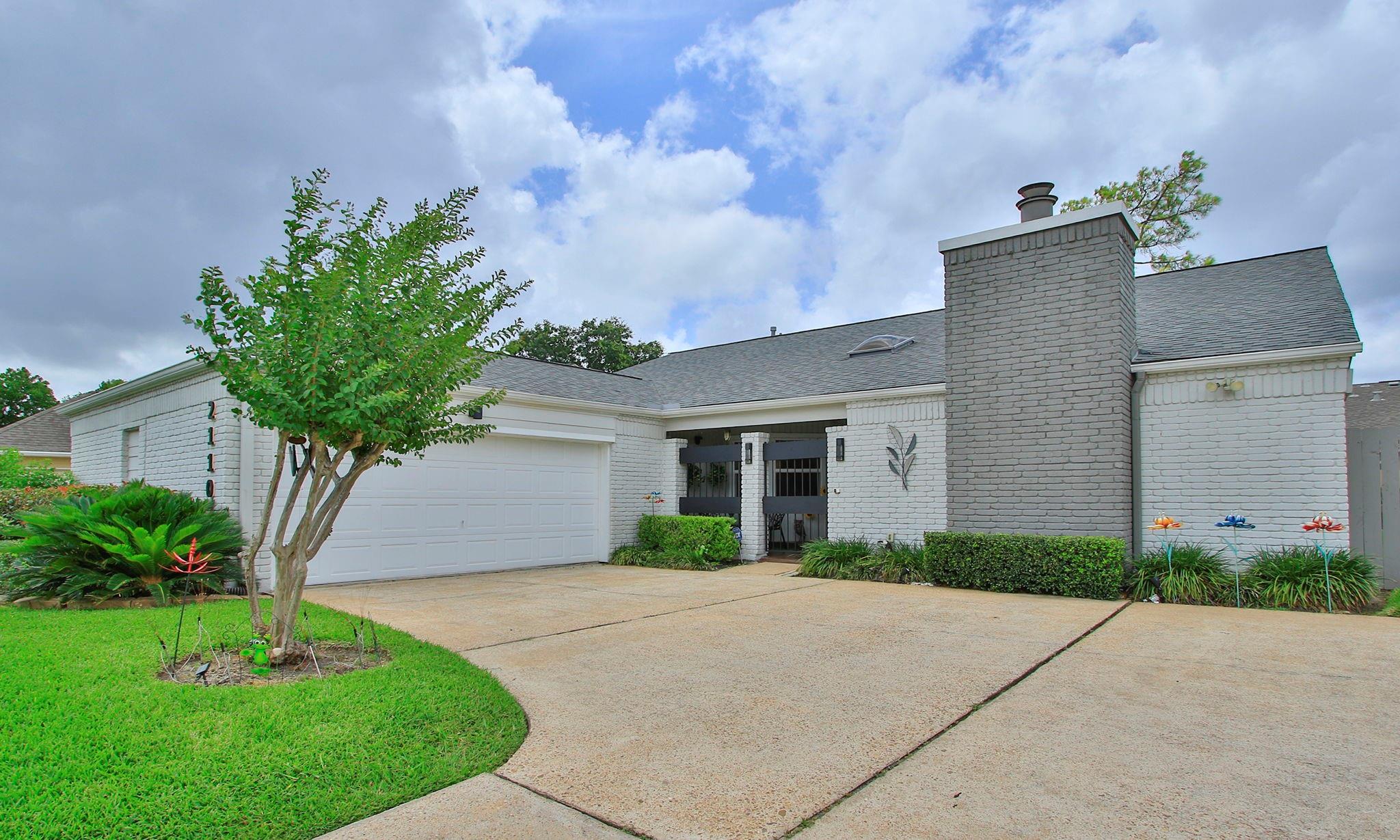2110 Woodland Park Dr, Houston, TX 77077 photo