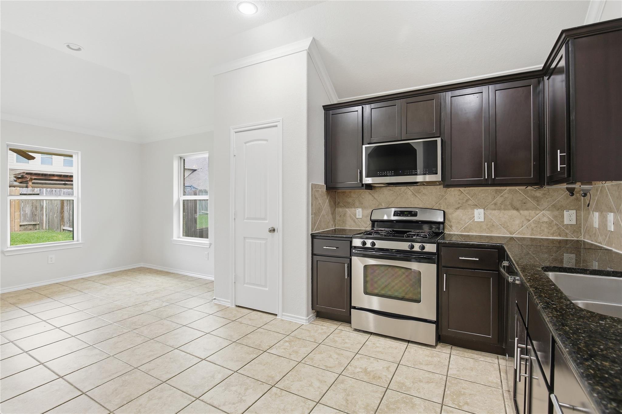12910 Taper Reach Dr, Tomball, TX 77377 photo
