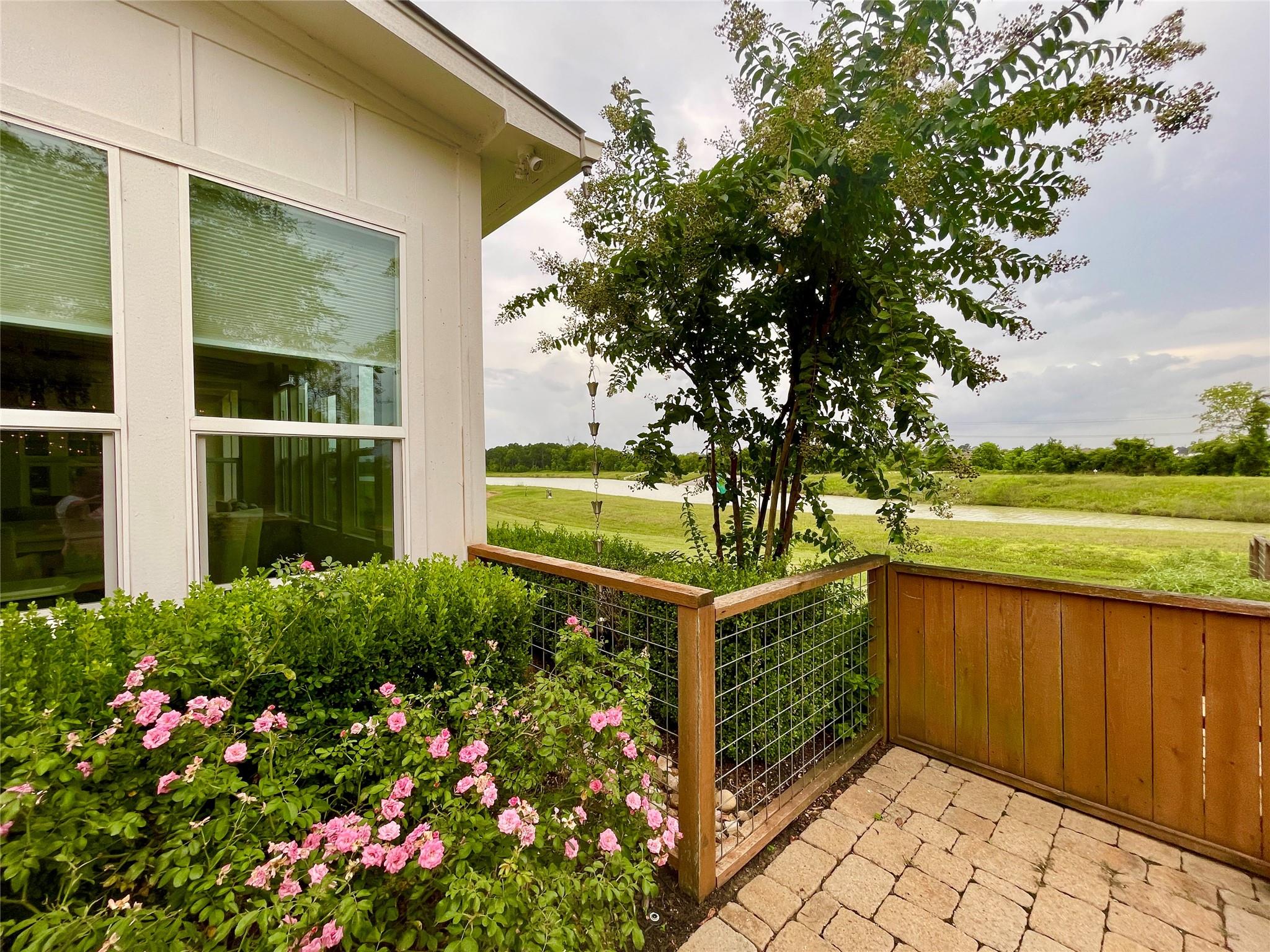 11718 W Border Oak Dr, Magnolia, TX 77354 photo