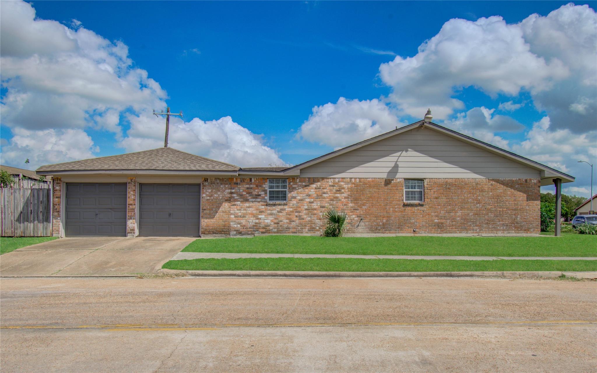 930 Centerwood Dr, Houston, TX 77013 photo