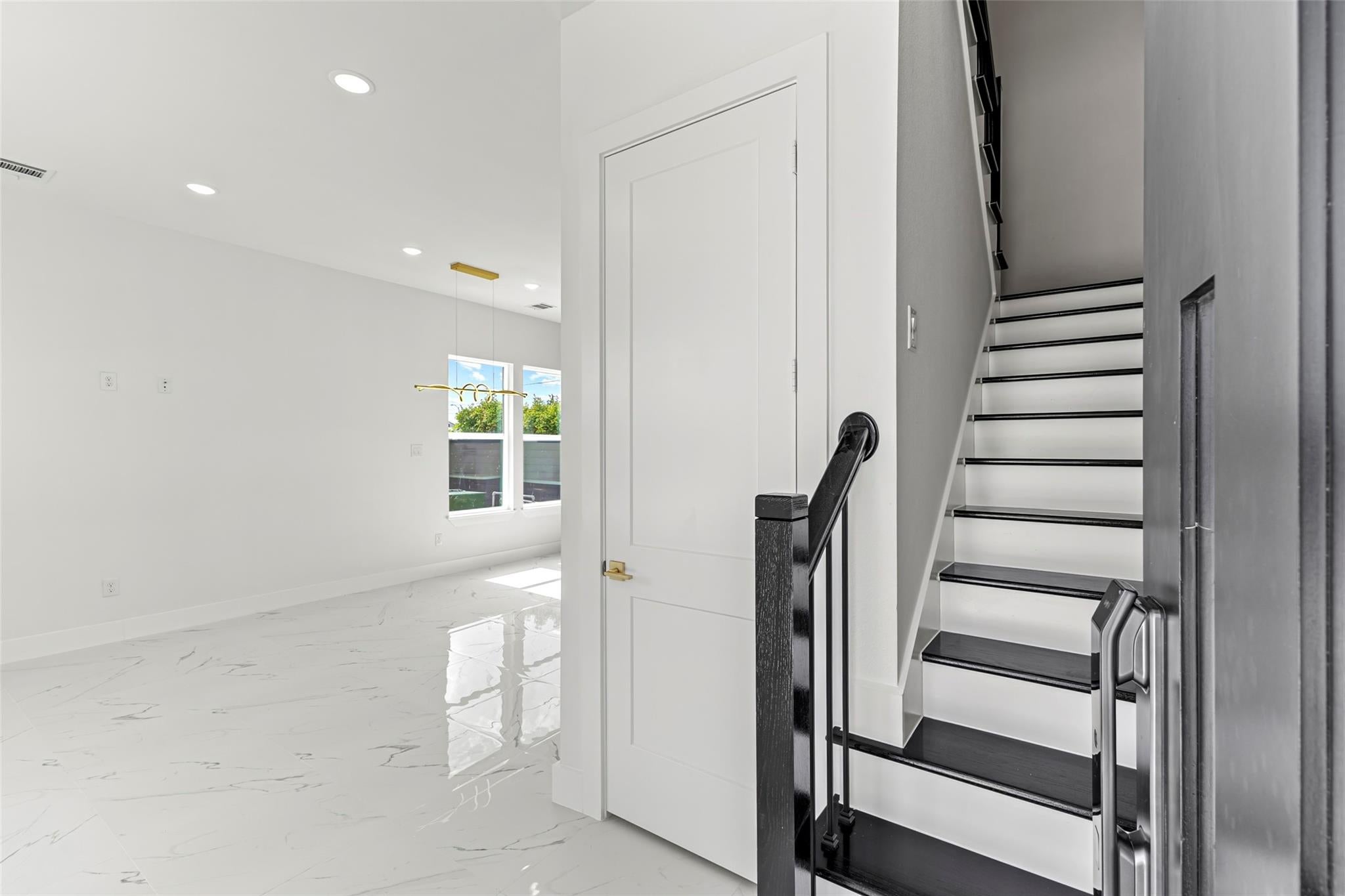 7558 Dyer St, Houston, TX 77088 photo