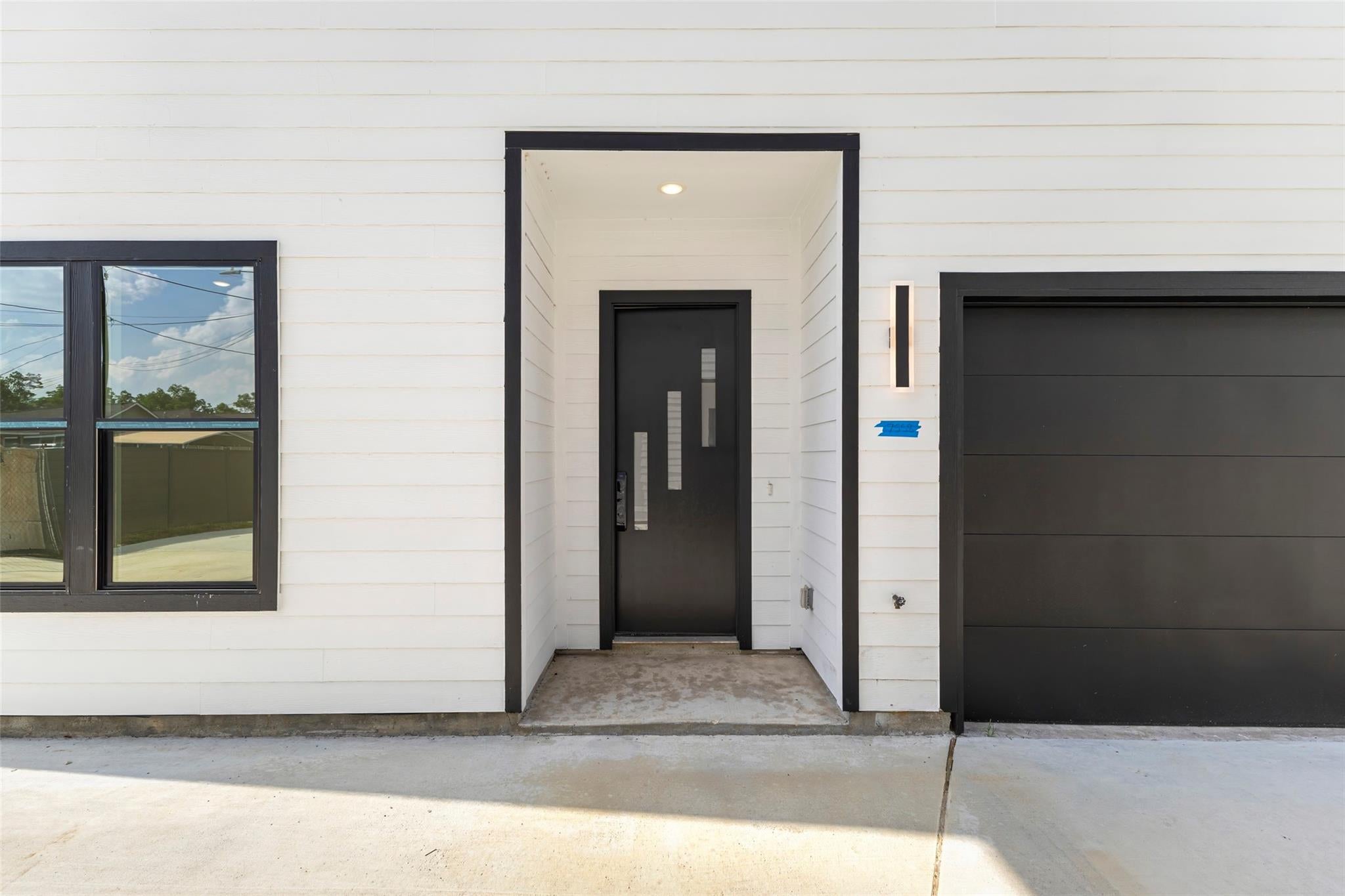 7558 Dyer St, Houston, TX 77088 photo