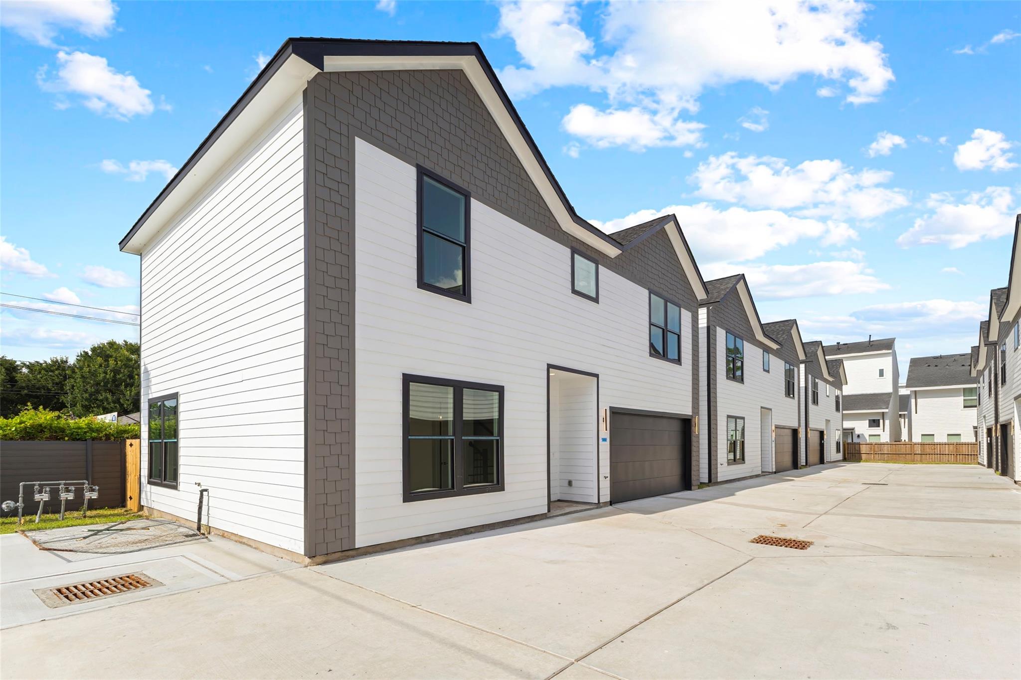 7558 Dyer St, Houston, TX 77088 photo