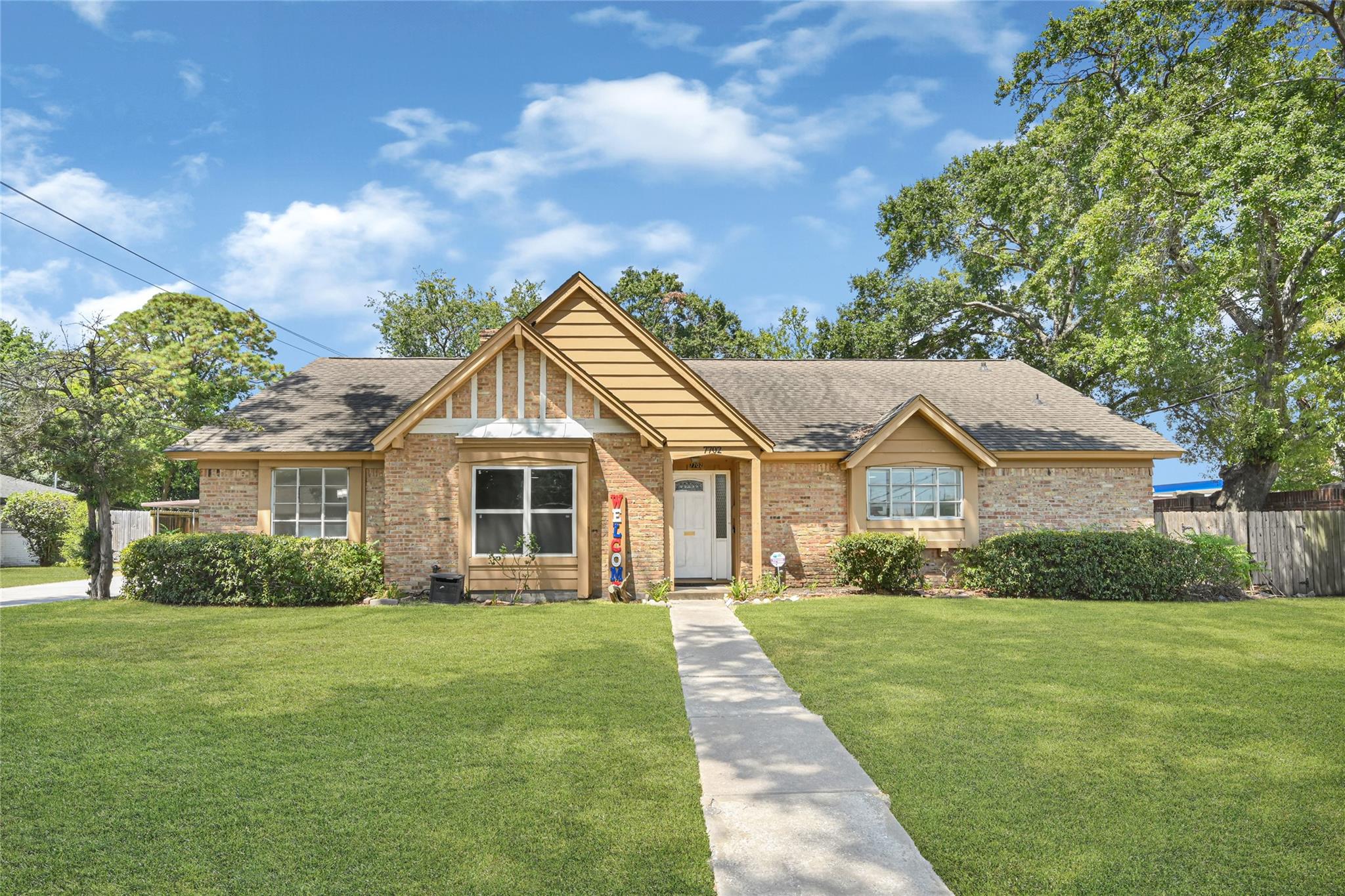 7702 Dashwood Dr, Houston, TX 77036