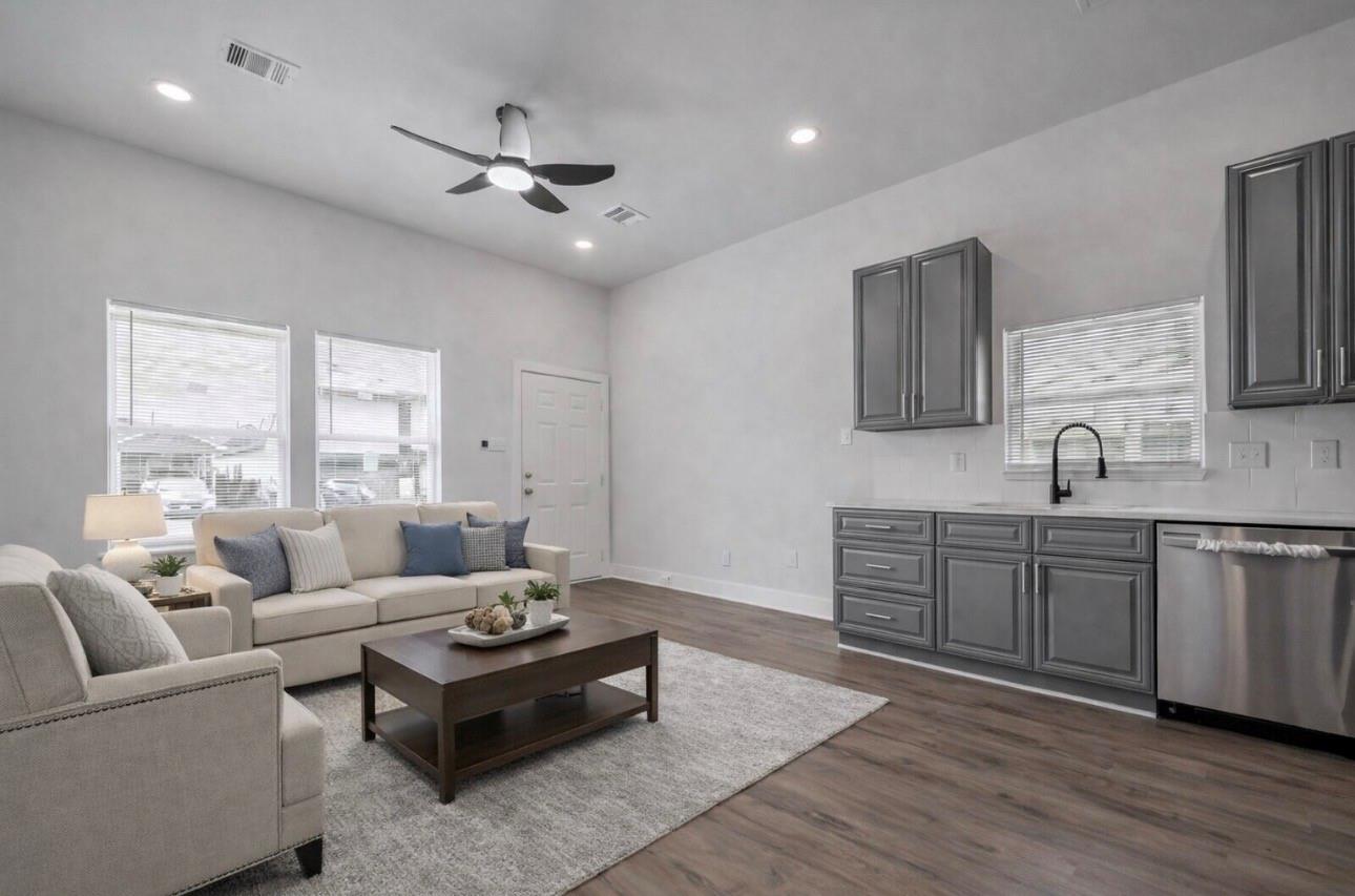 7993 Attwater St, Houston, TX 77028 photo