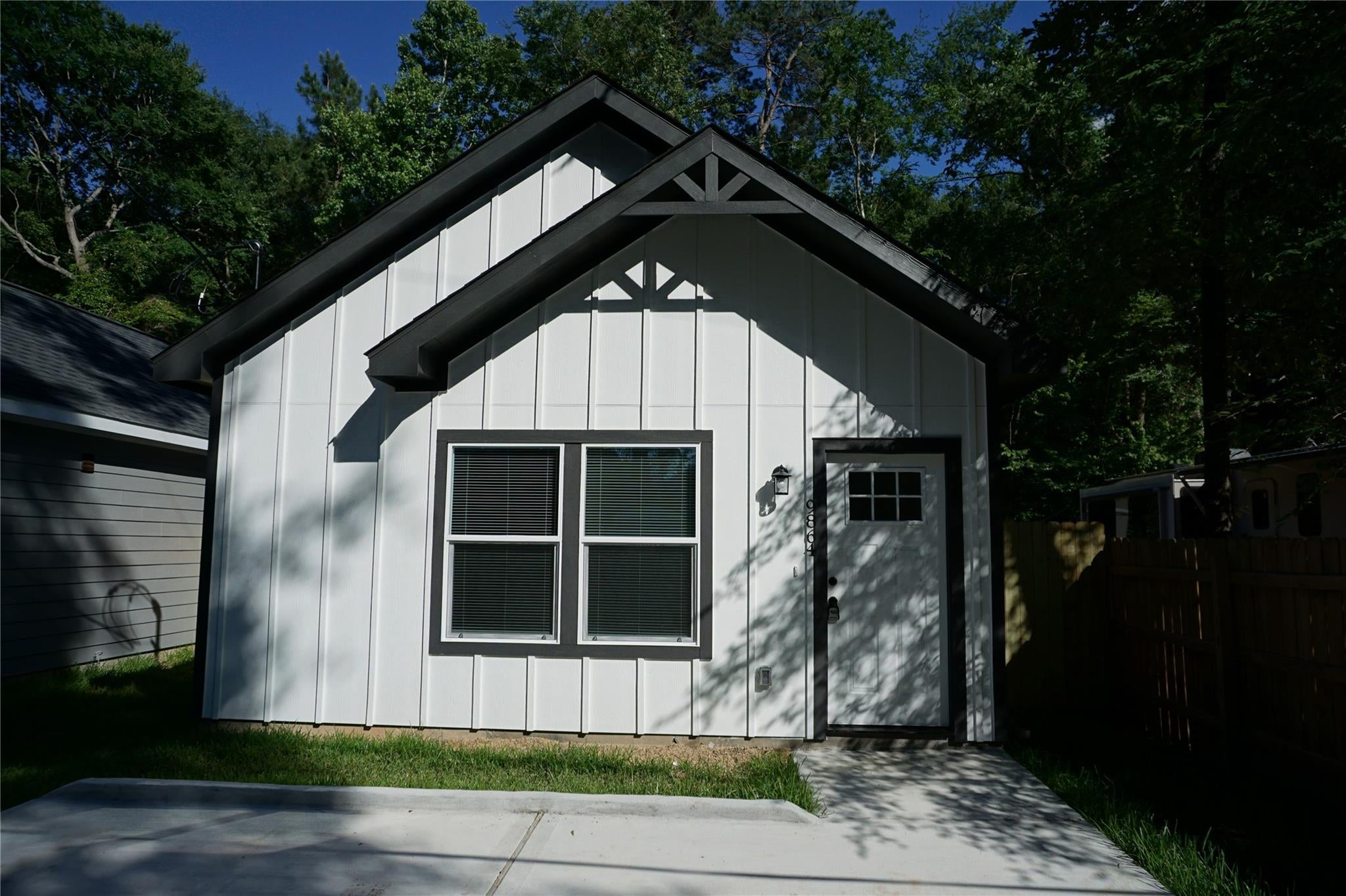 9998 Calendar St, Willis, TX 77318