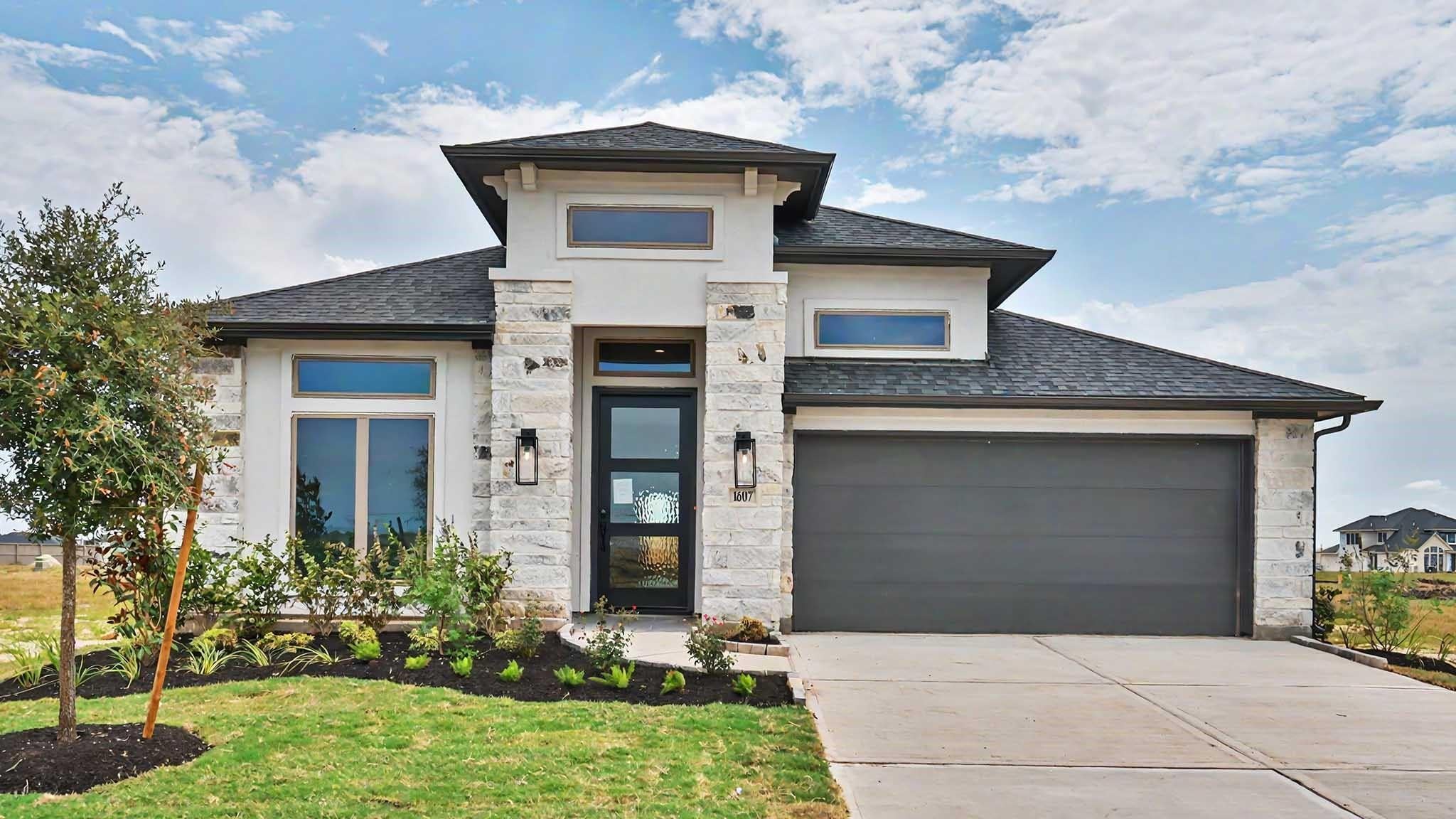 1607 Highland Waters Dr, Richmond, TX 77469