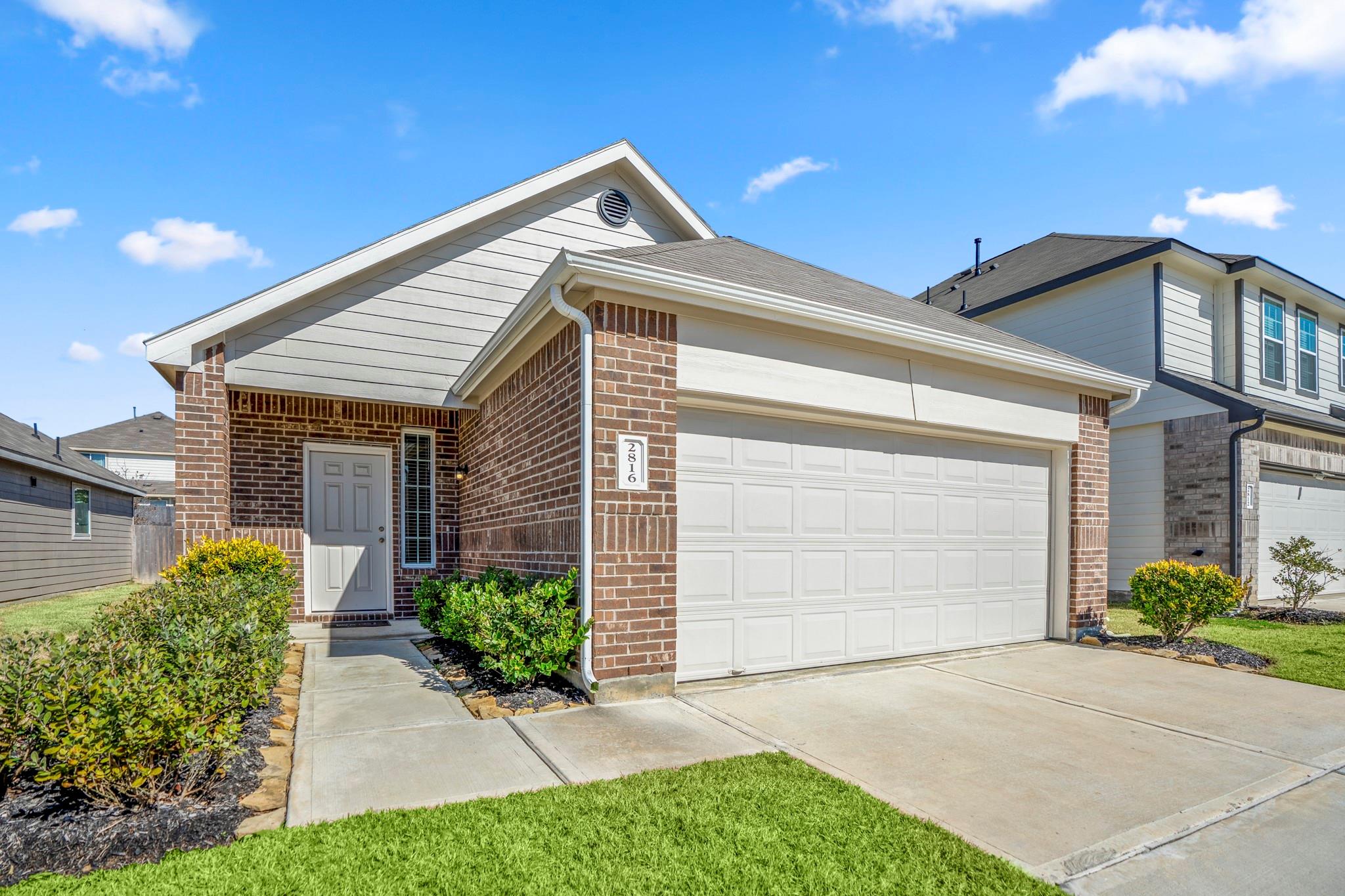 2816 Madison Dr, Conroe, TX 77304