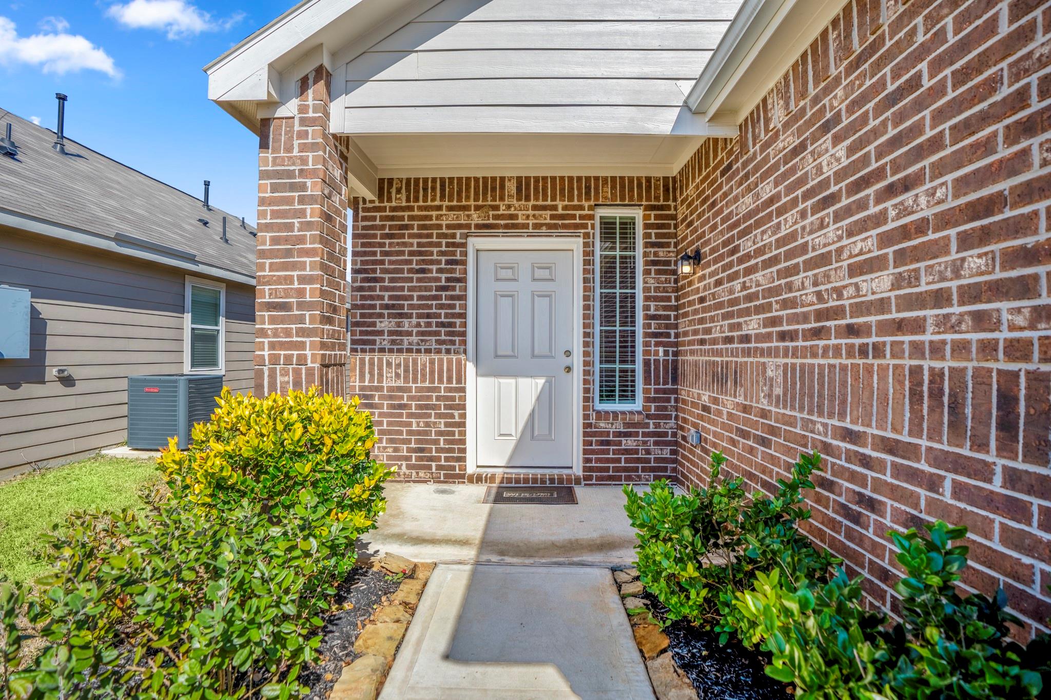 2816 Madison Dr, Conroe, TX 77304 photo