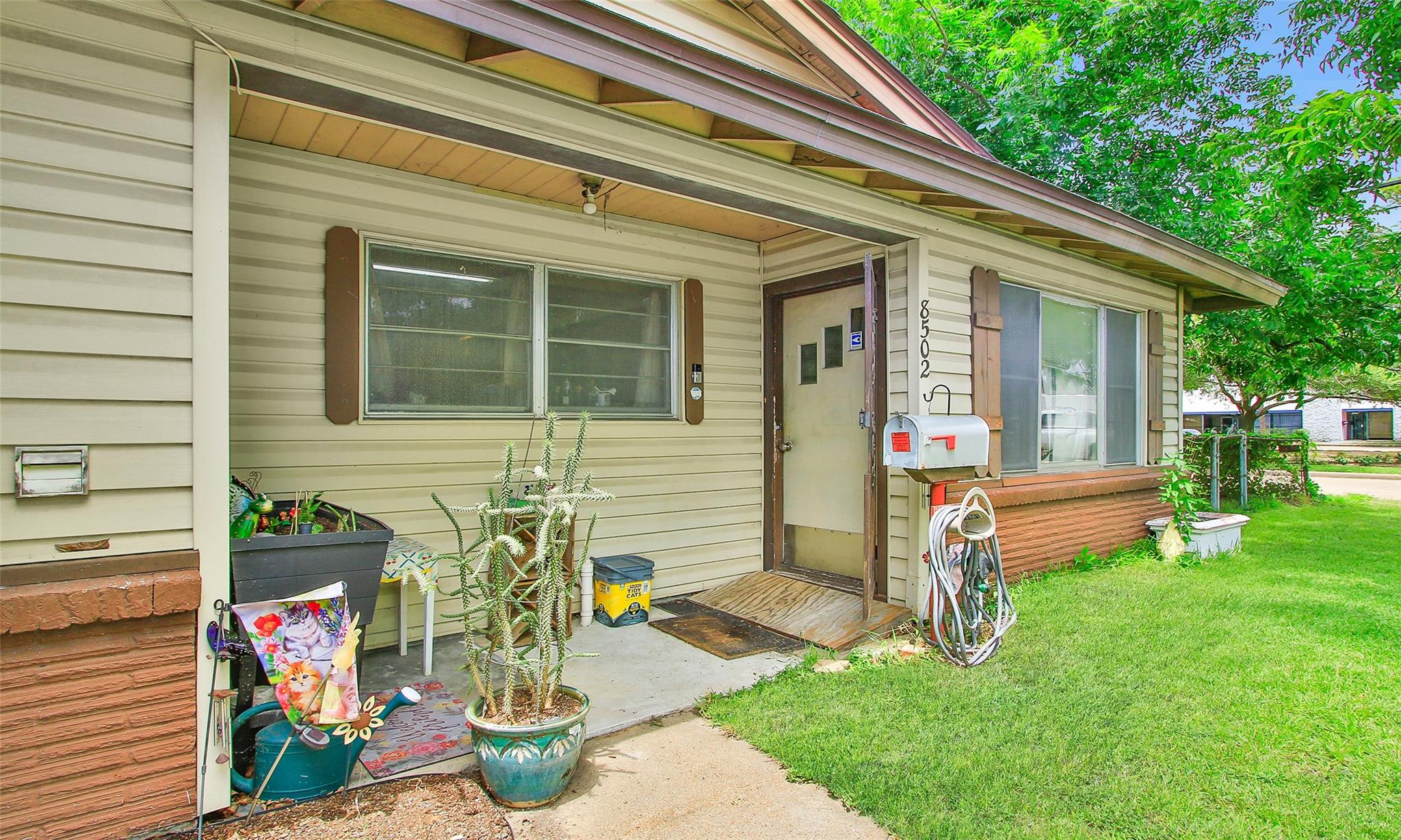 8502 Friendship Rd, Houston, TX 77080 photo