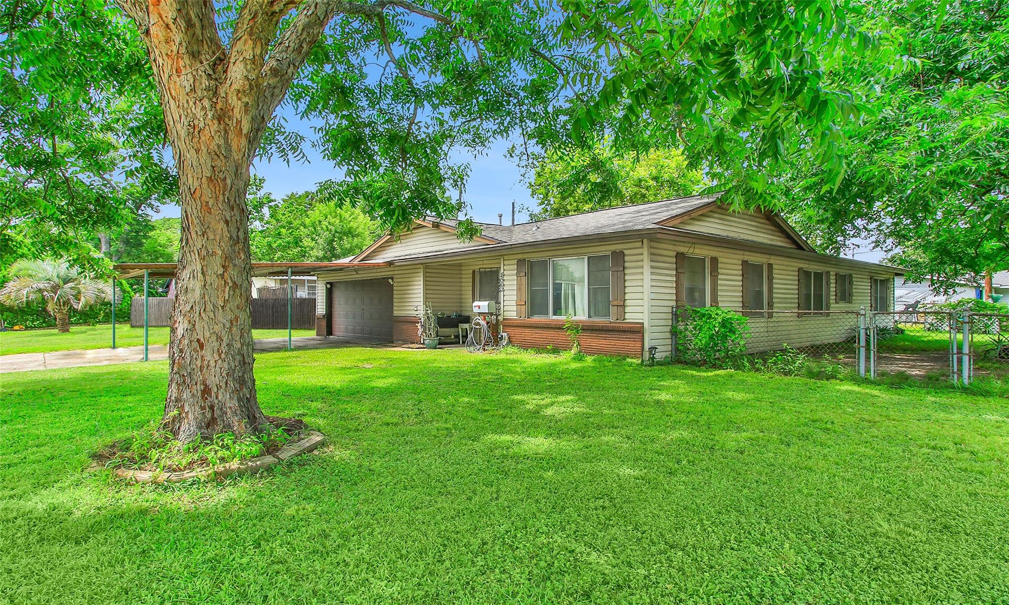 8502 Friendship Rd, Houston, TX 77080 photo