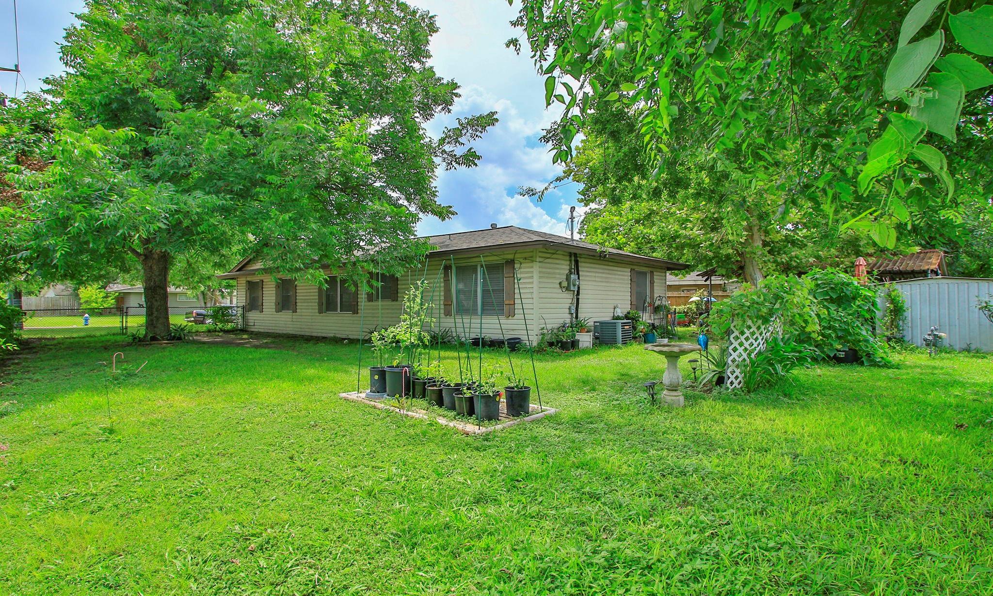 8502 Friendship Rd, Houston, TX 77080 photo
