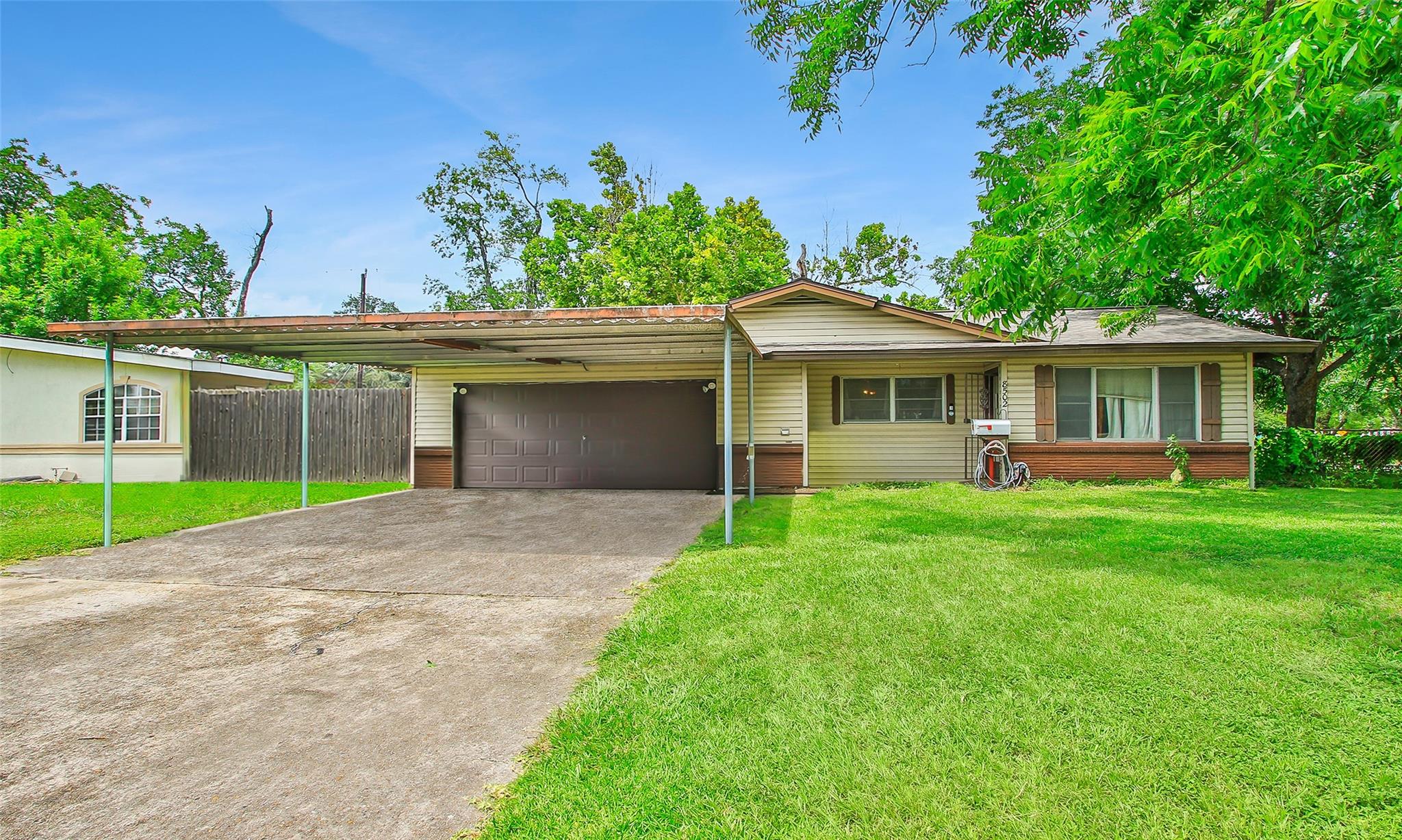 8502 Friendship Rd, Houston, TX 77080