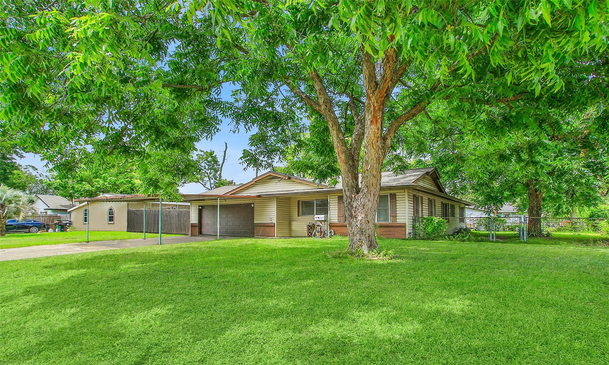 8502 Friendship Rd, Houston, TX 77080 photo