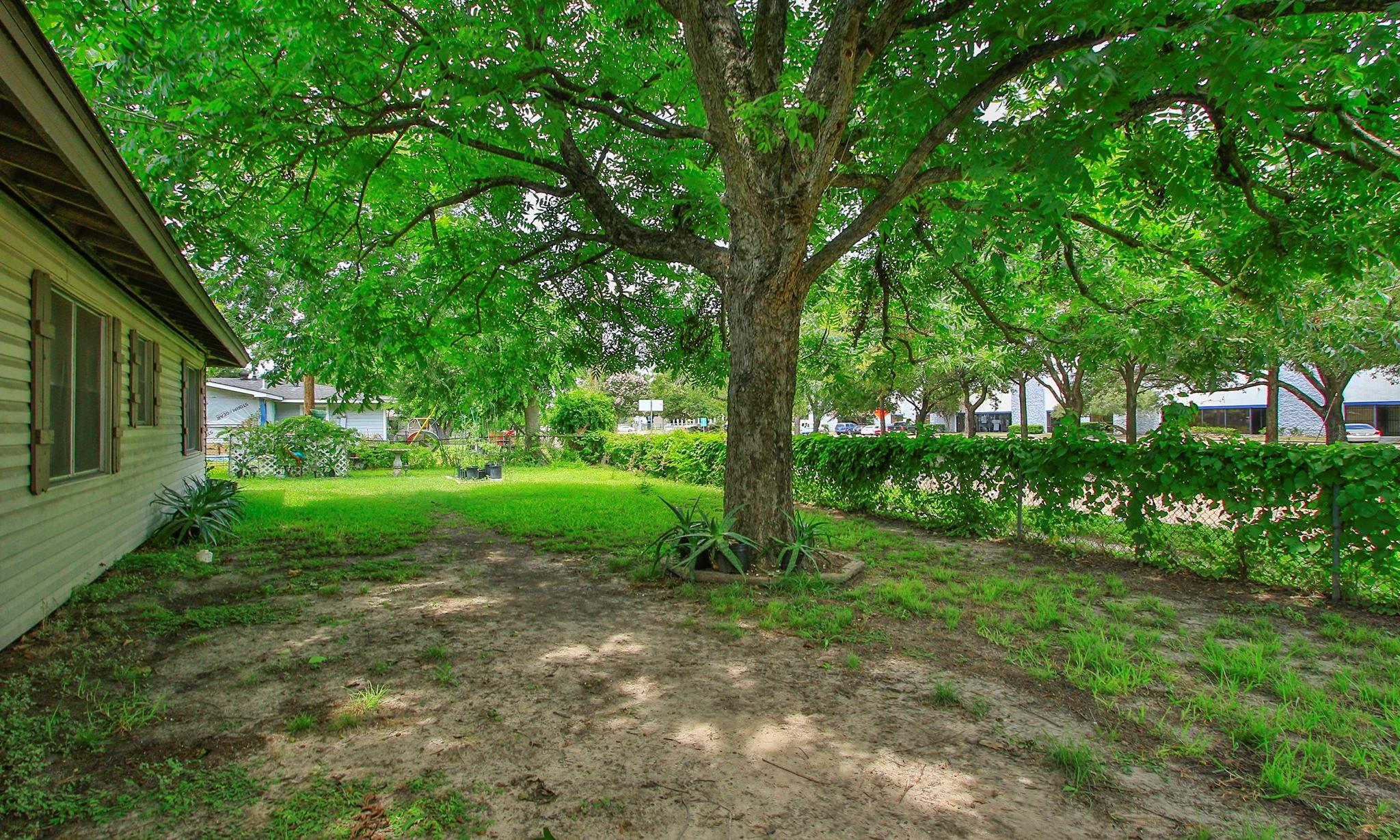 8502 Friendship Rd, Houston, TX 77080 photo