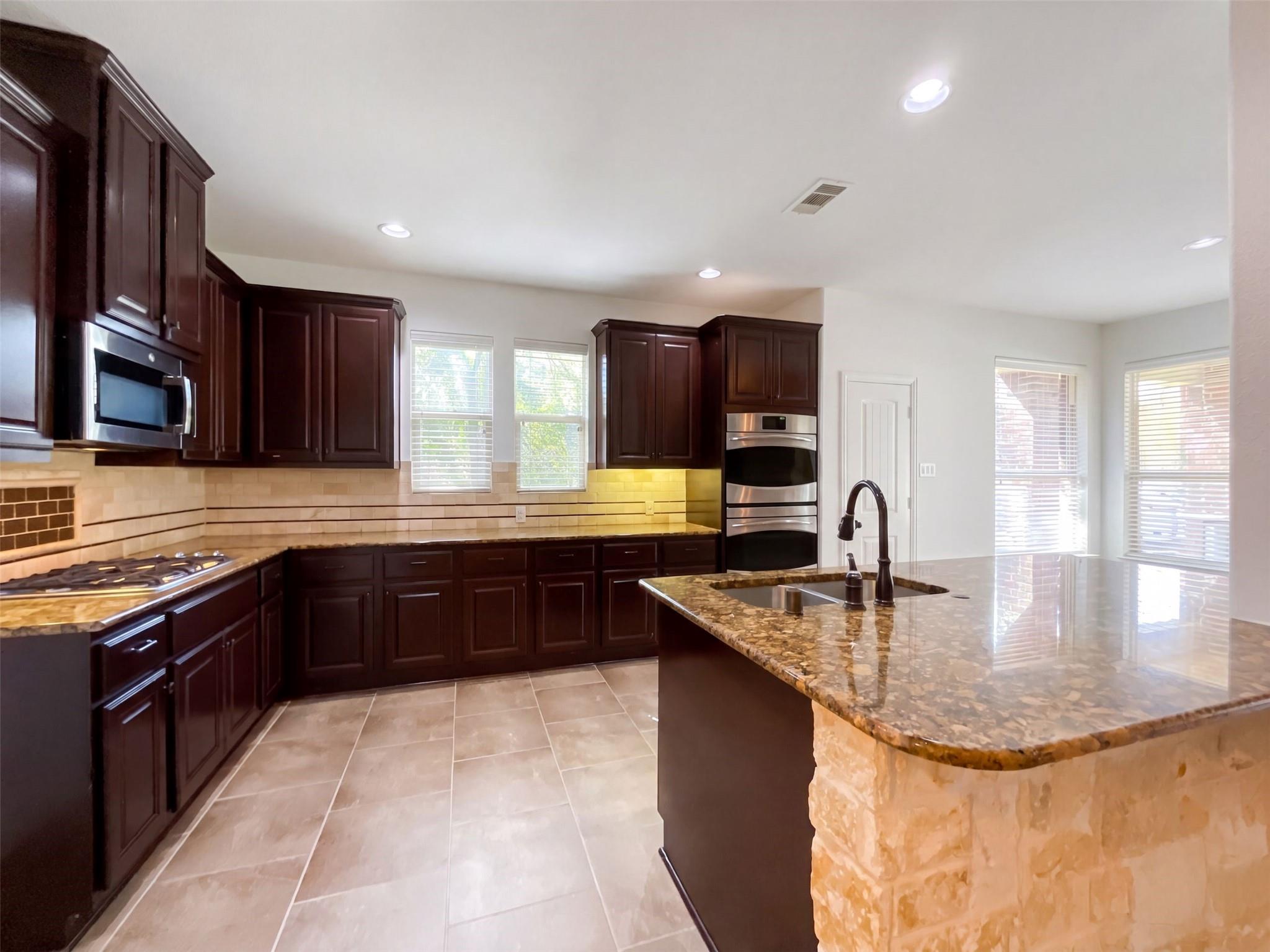 312 Overland Trce, Montgomery, TX 77316 photo