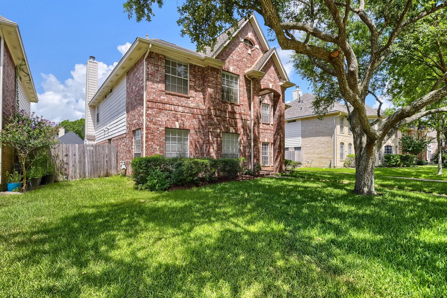 2513 La Rochelle Ct, Seabrook, TX 77586 photo
