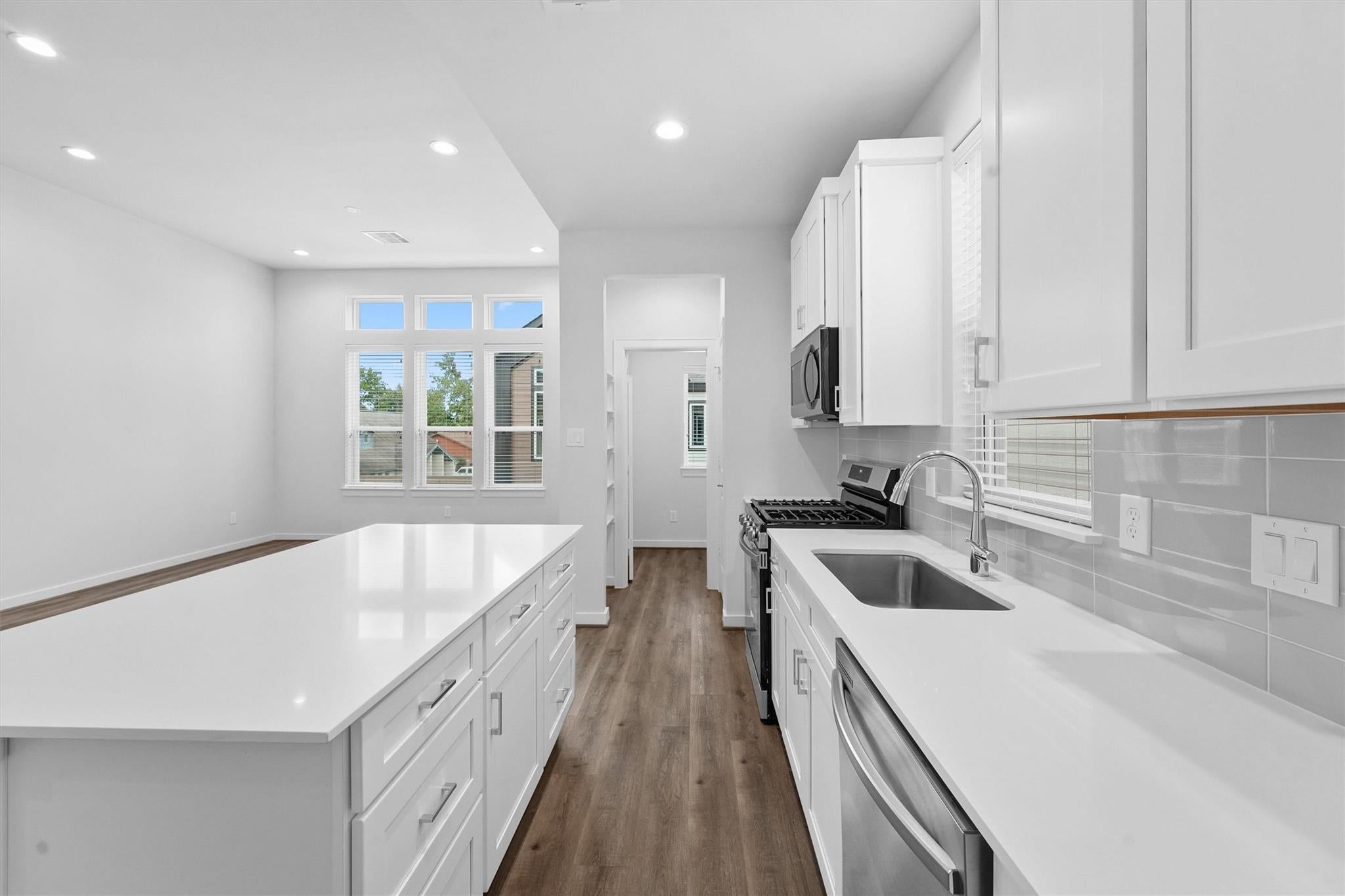 2110 Dewalt St #G, Houston, TX 77088 photo