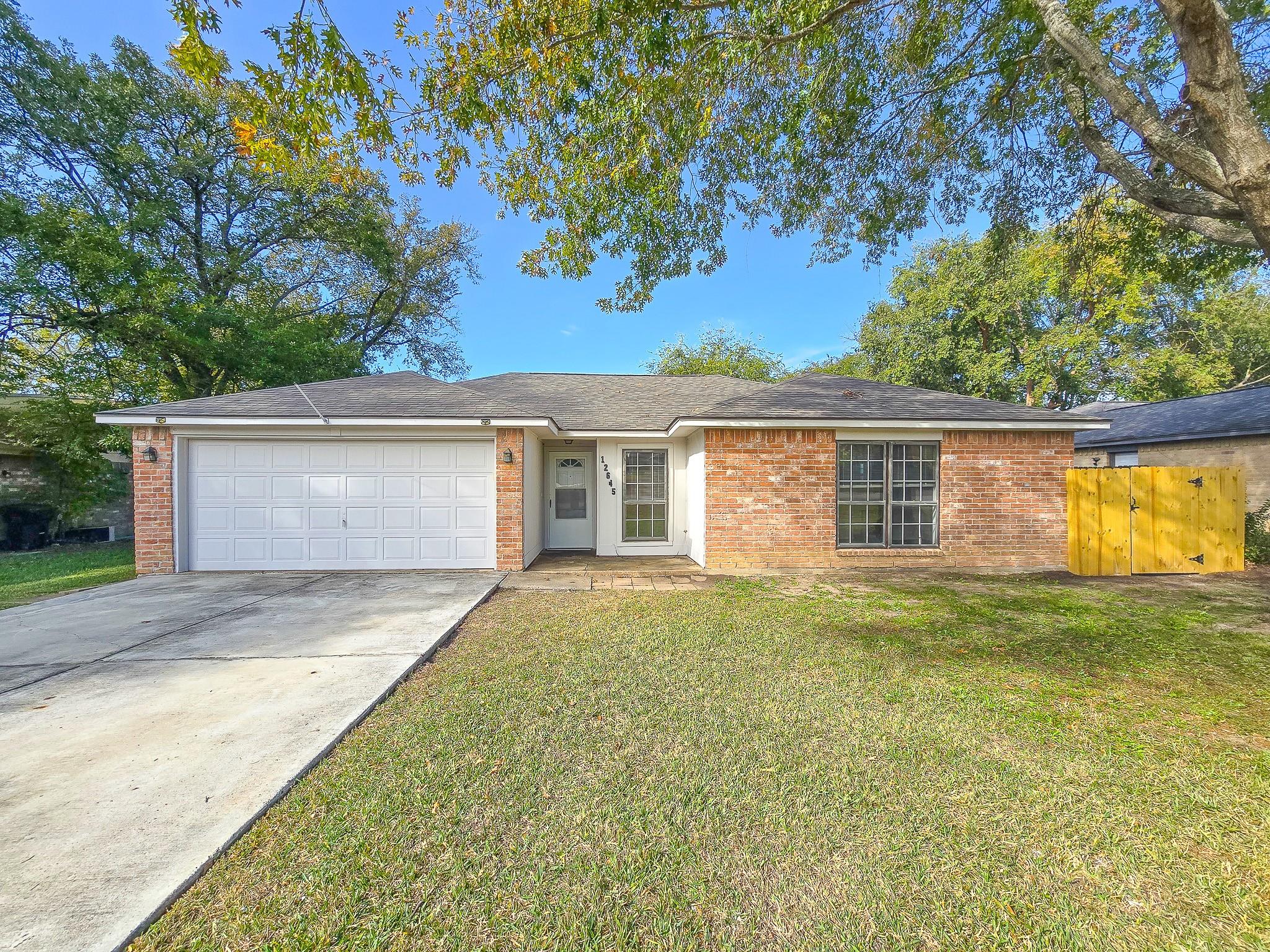 12645 Lake Conroe Hills Dr, Willis, TX 77318