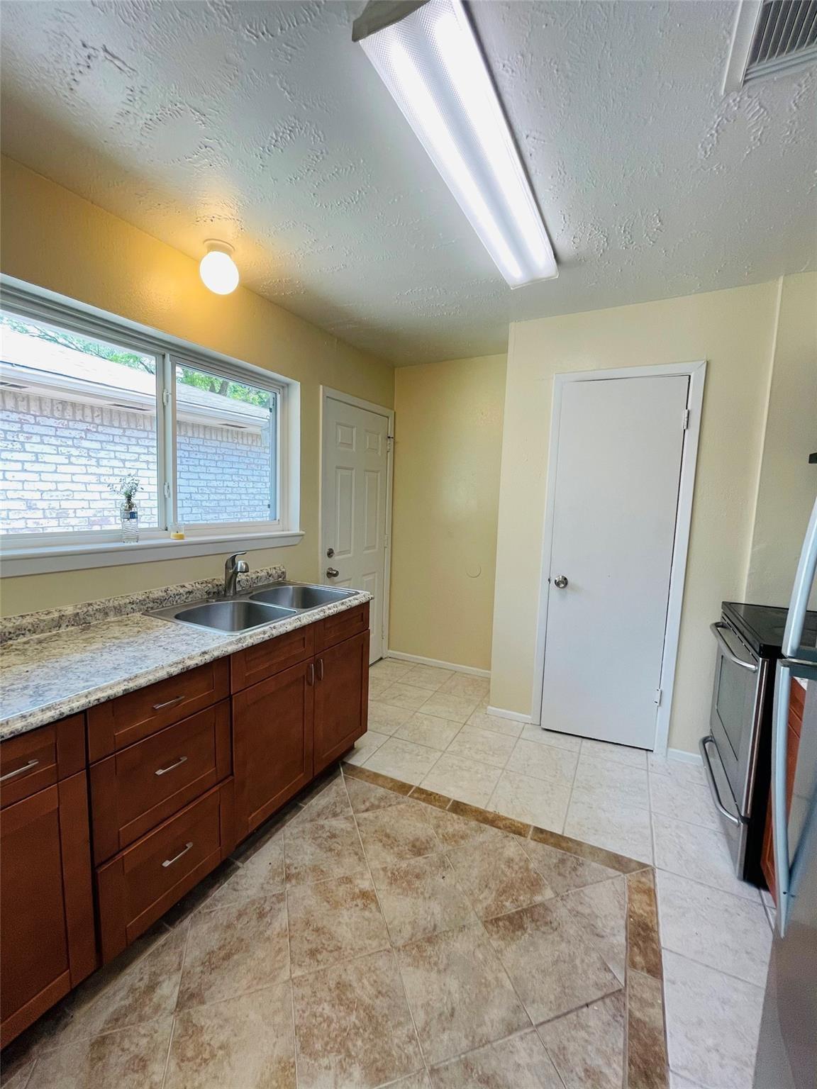 13145 High Star Dr, Houston, TX 77072 photo
