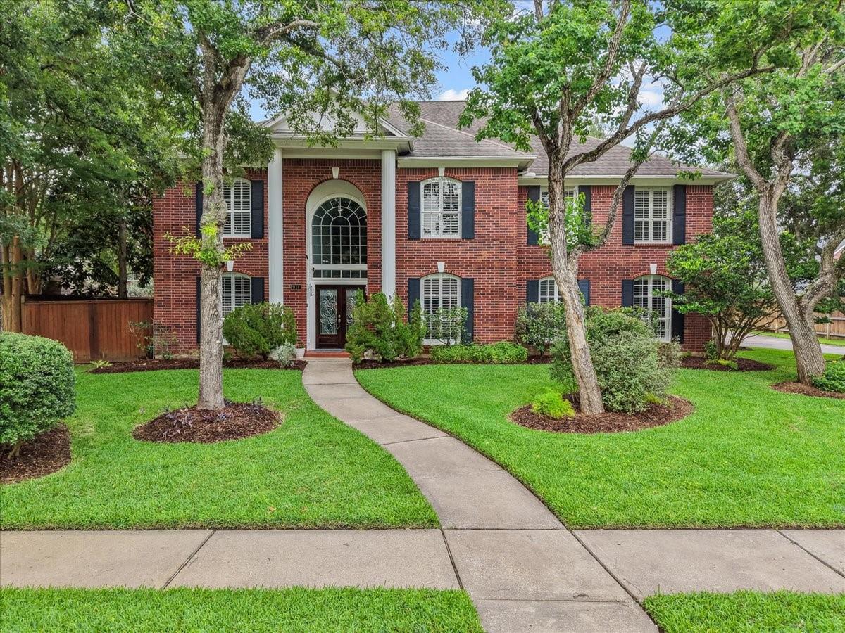 914 Pinewood Ln, Seabrook, TX 77586