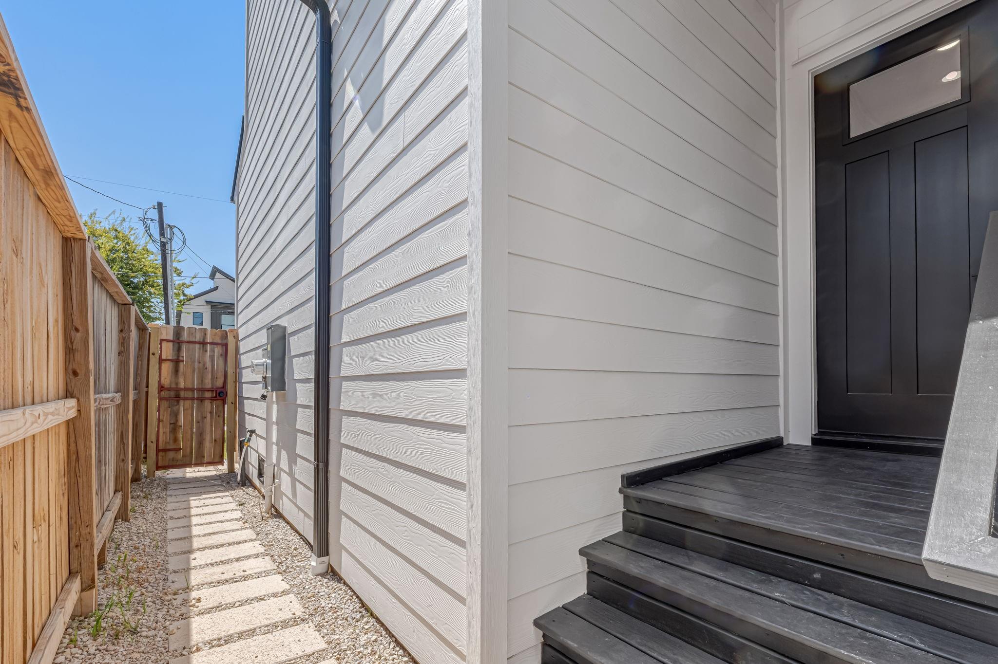 123 Amundsen St, Houston, TX 77009 photo