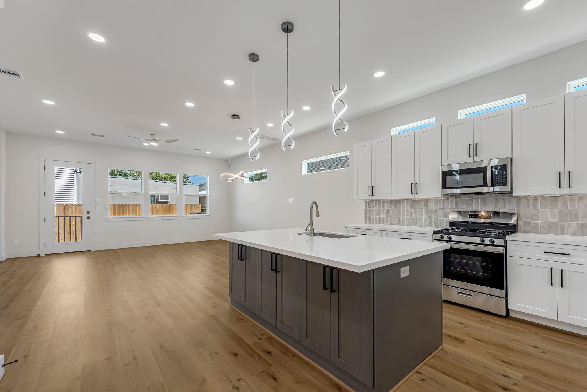 123 Amundsen St, Houston, TX 77009 photo