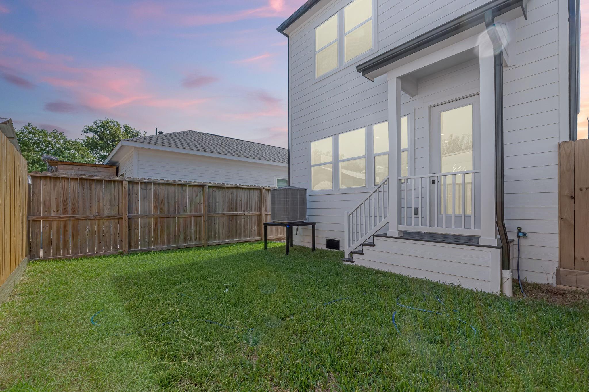 123 Amundsen St, Houston, TX 77009 photo