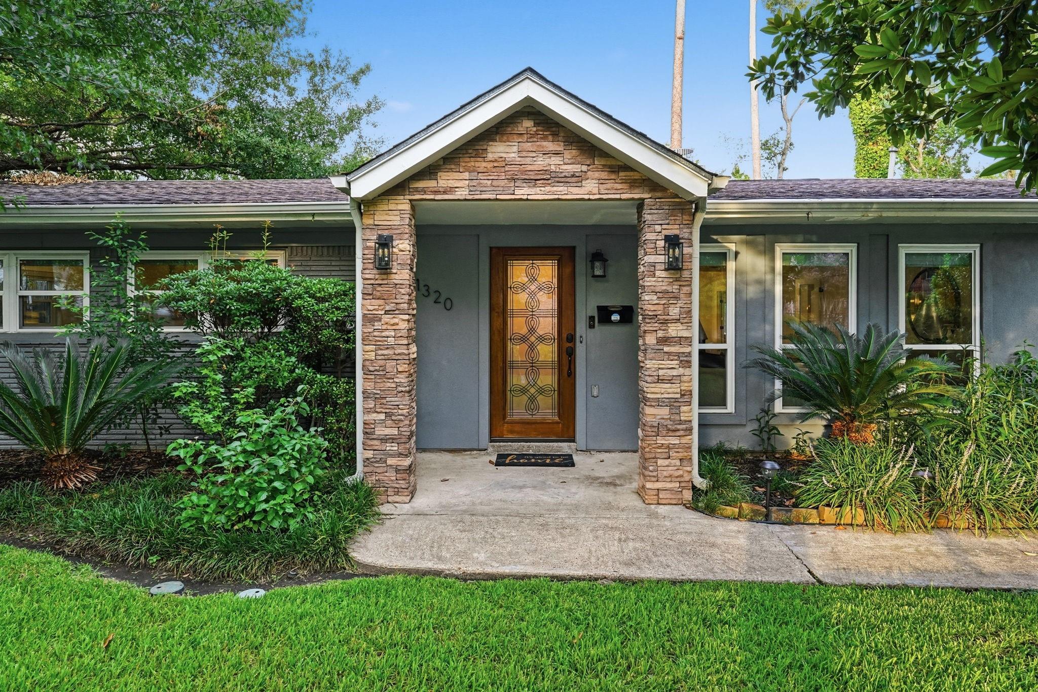 1320 Woodvine Dr, Houston, TX 77055 photo