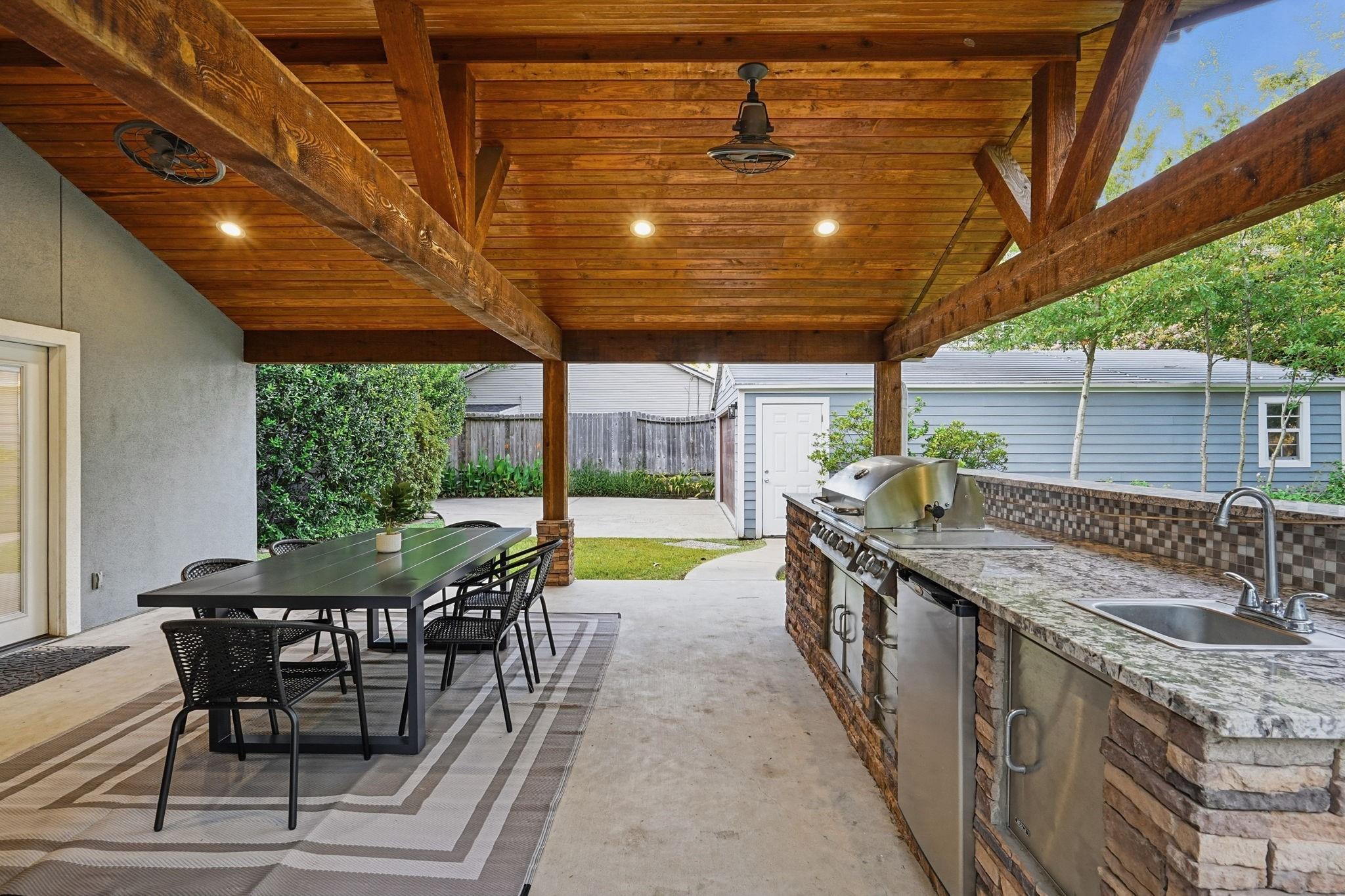 1320 Woodvine Dr, Houston, TX 77055 photo
