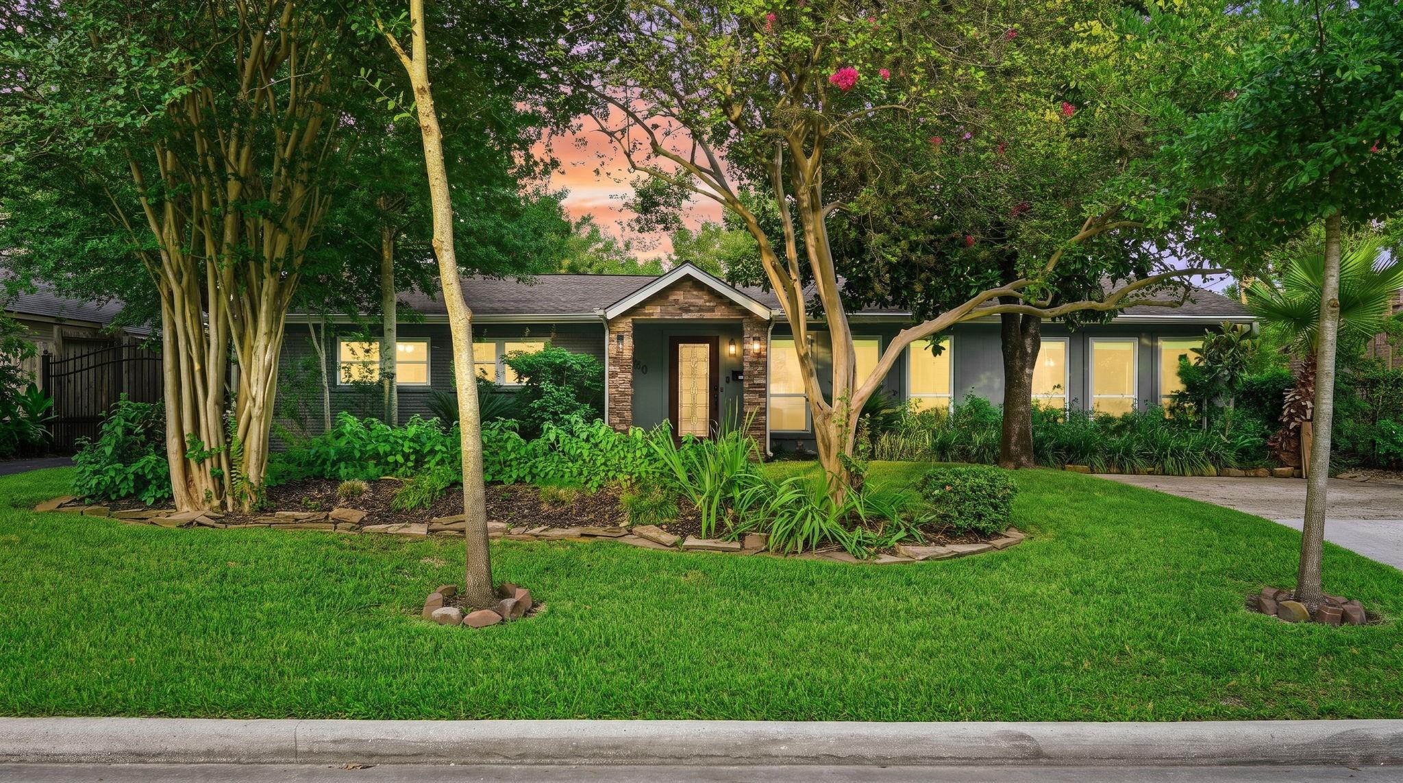 1320 Woodvine Dr, Houston, TX 77055