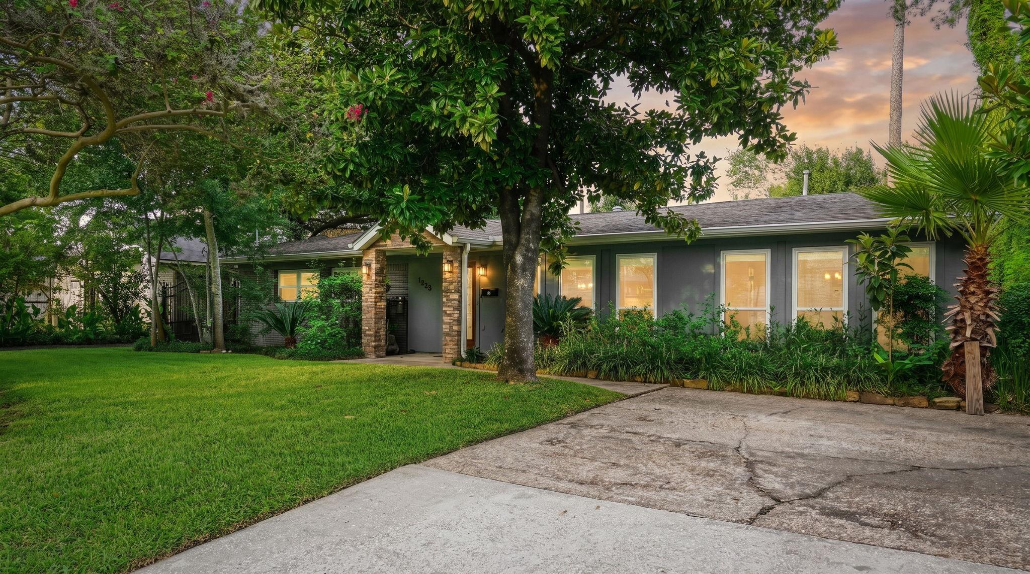 1320 Woodvine Dr, Houston, TX 77055 photo