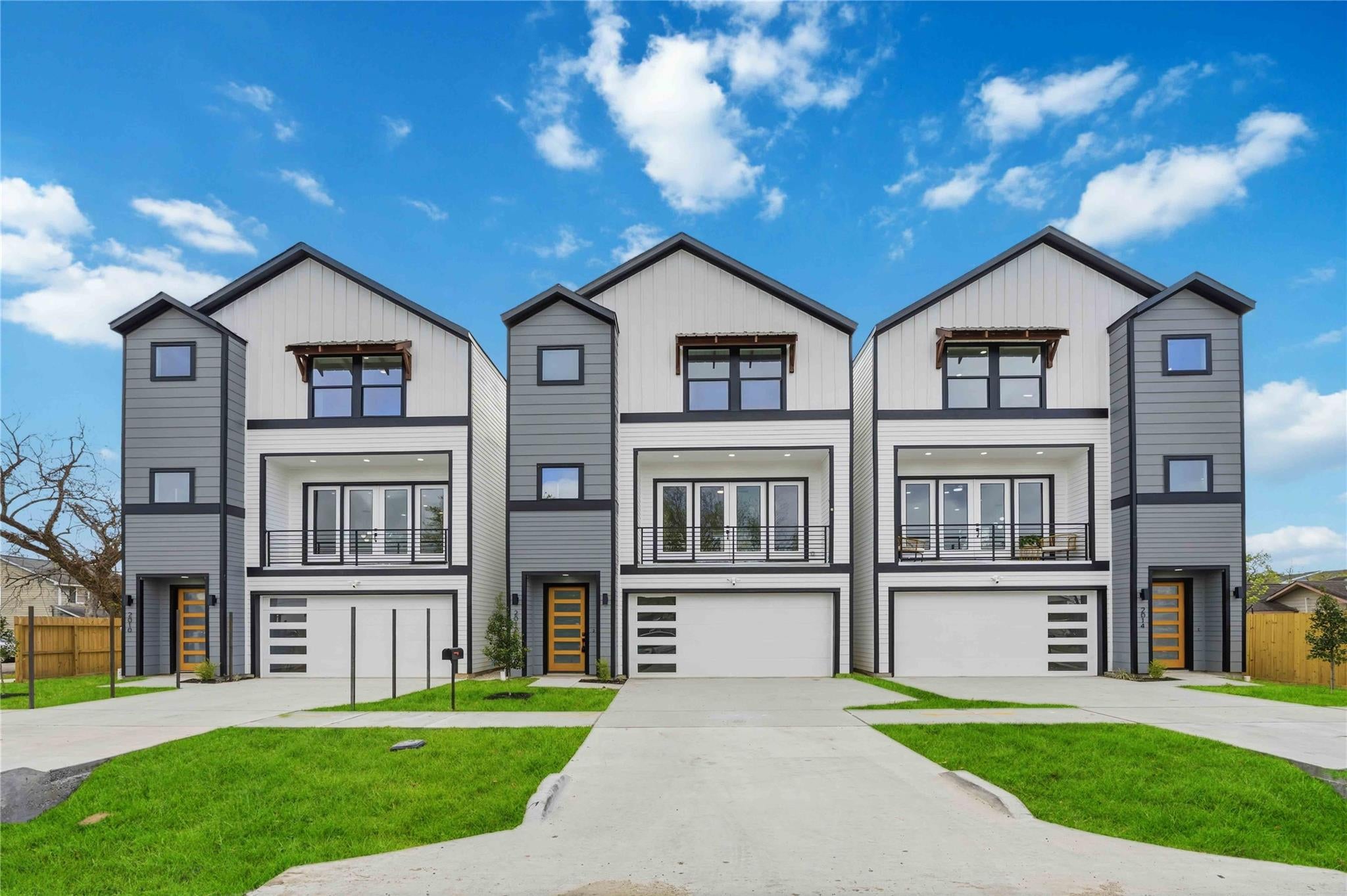 2010 Yates St, Houston, TX 77020 photo