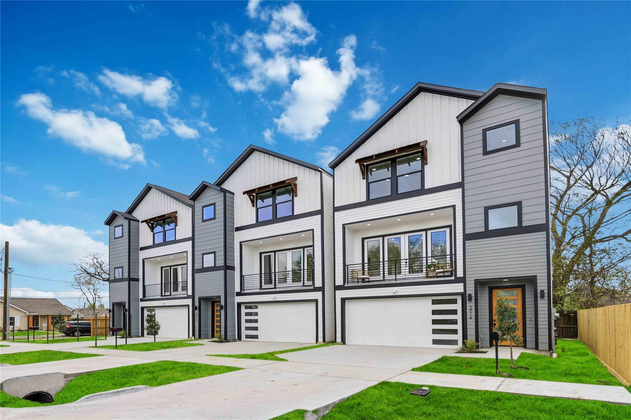2010 Yates St, Houston, TX 77020 photo
